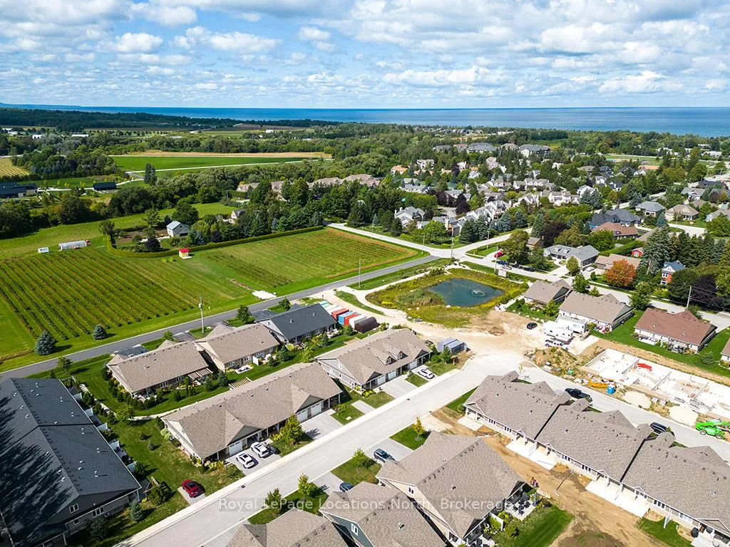 Photo 3 of 116 Cardinal Crescent, Welland, Coyle Creek — HOMEH