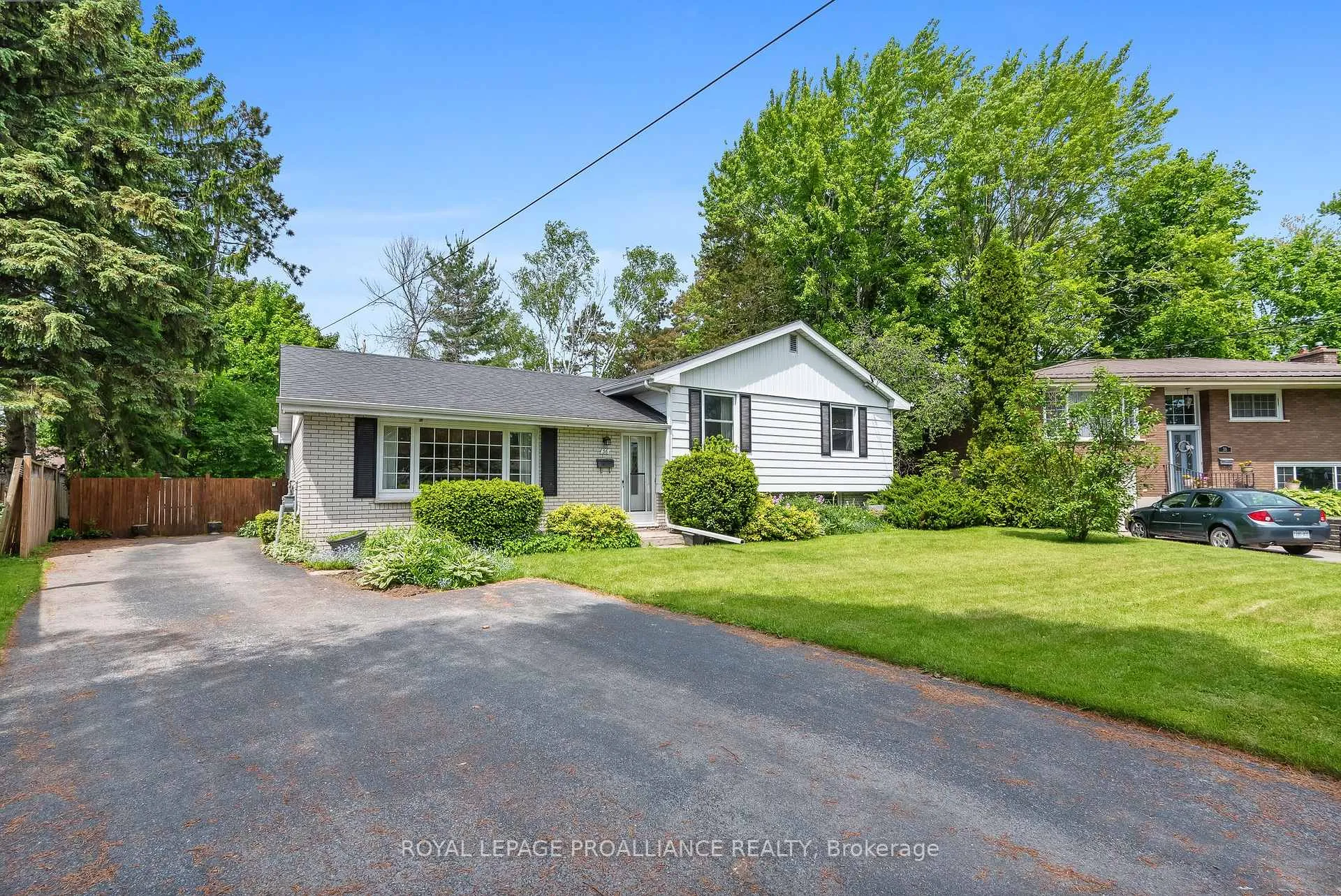 Photo 2 of 36 Applewood Drive, Belleville, Belleville Ward — HOMEH