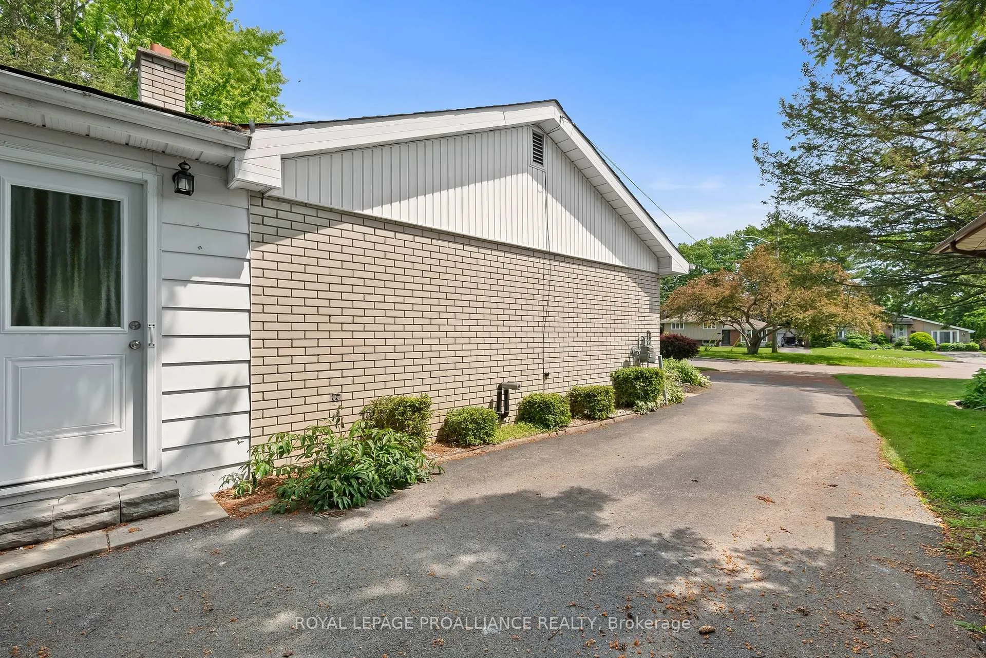 Photo 7 of 36 Applewood Drive, Belleville, Belleville Ward — HOMEH