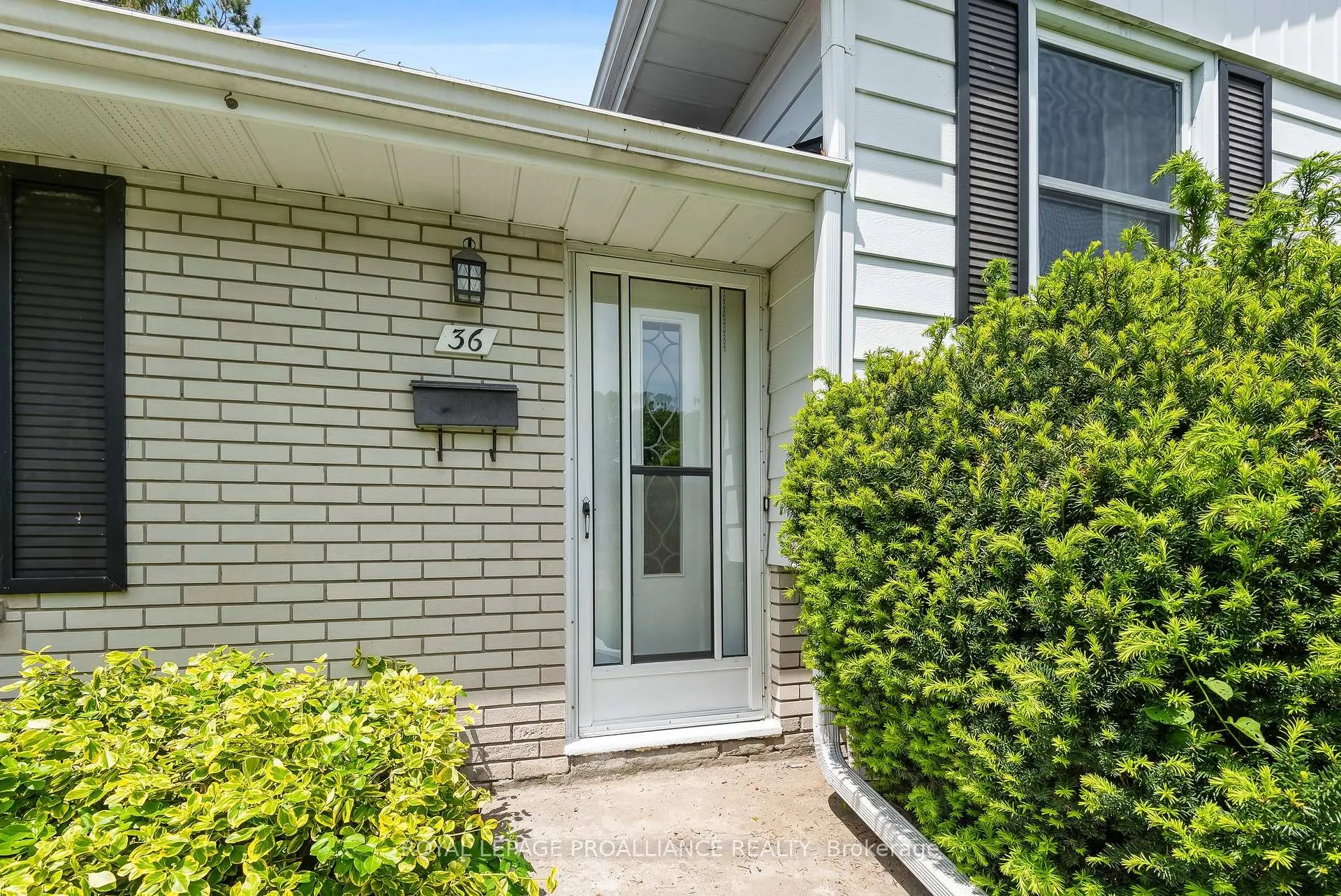 Photo 8 of 36 Applewood Drive, Belleville, Belleville Ward — HOMEH