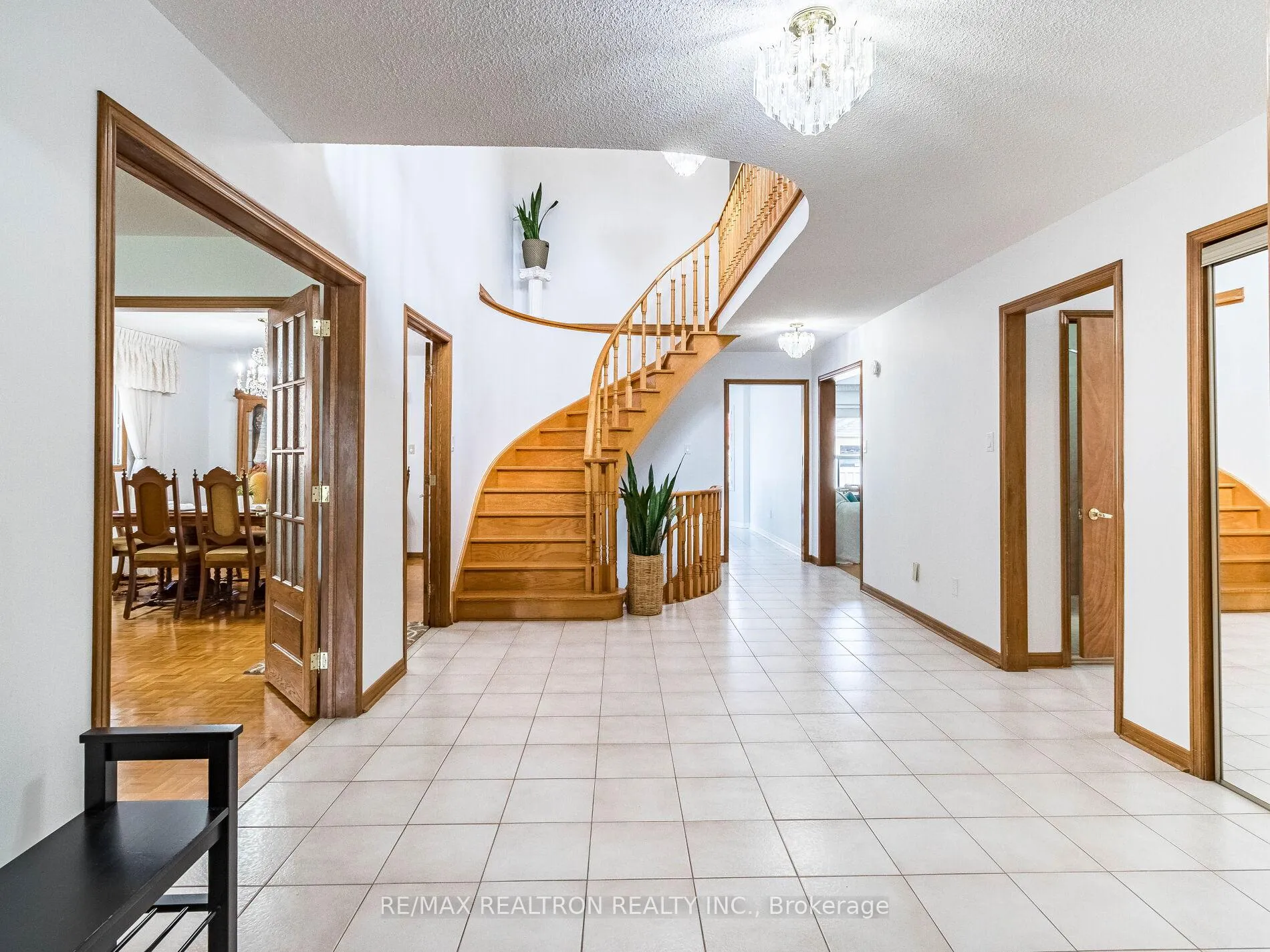 Photo 2 of 66 Nimbus Place, Vaughan, East Woodbridge — HOMEH