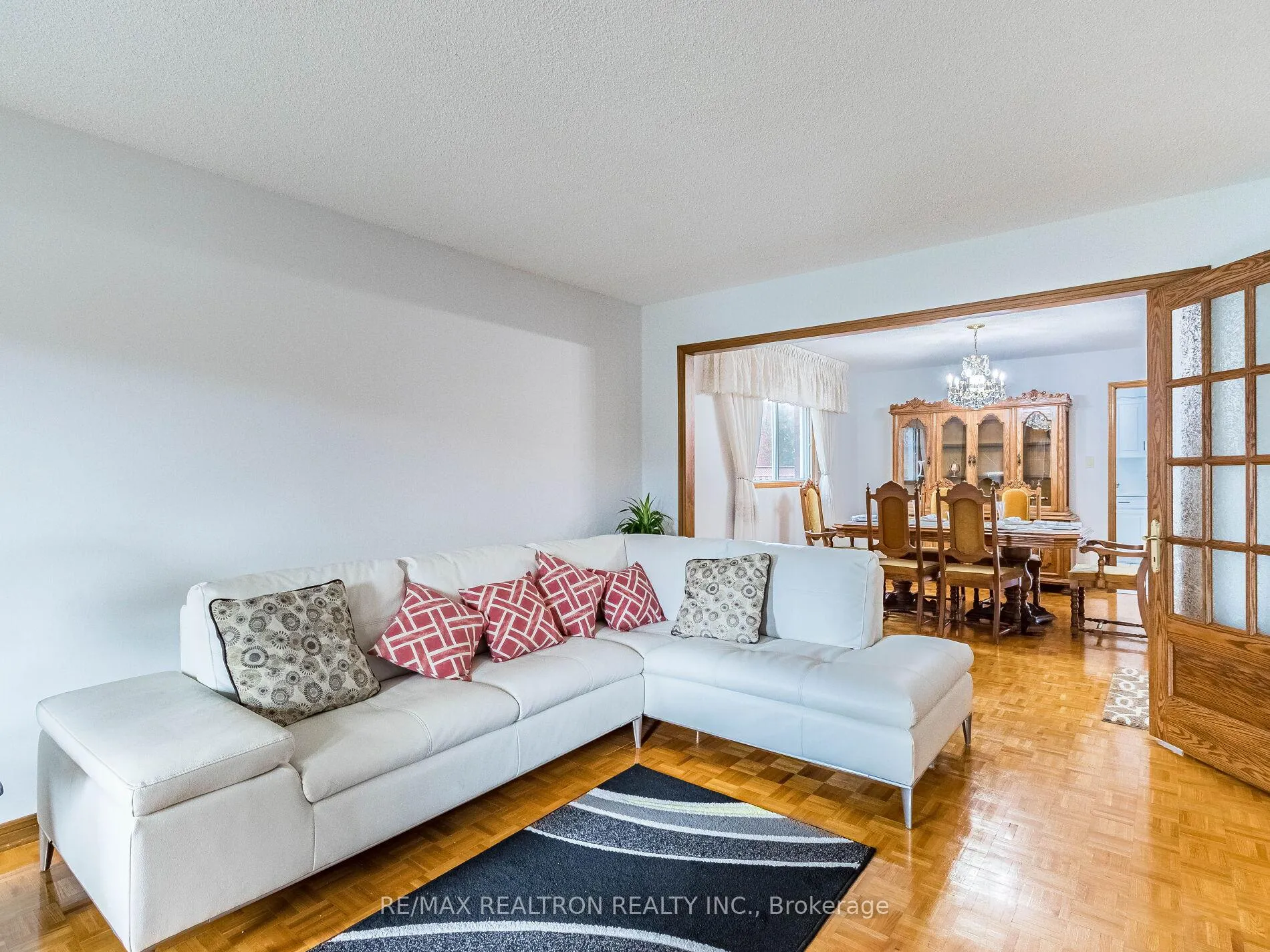 Photo 4 of 66 Nimbus Place, Vaughan, East Woodbridge — HOMEH