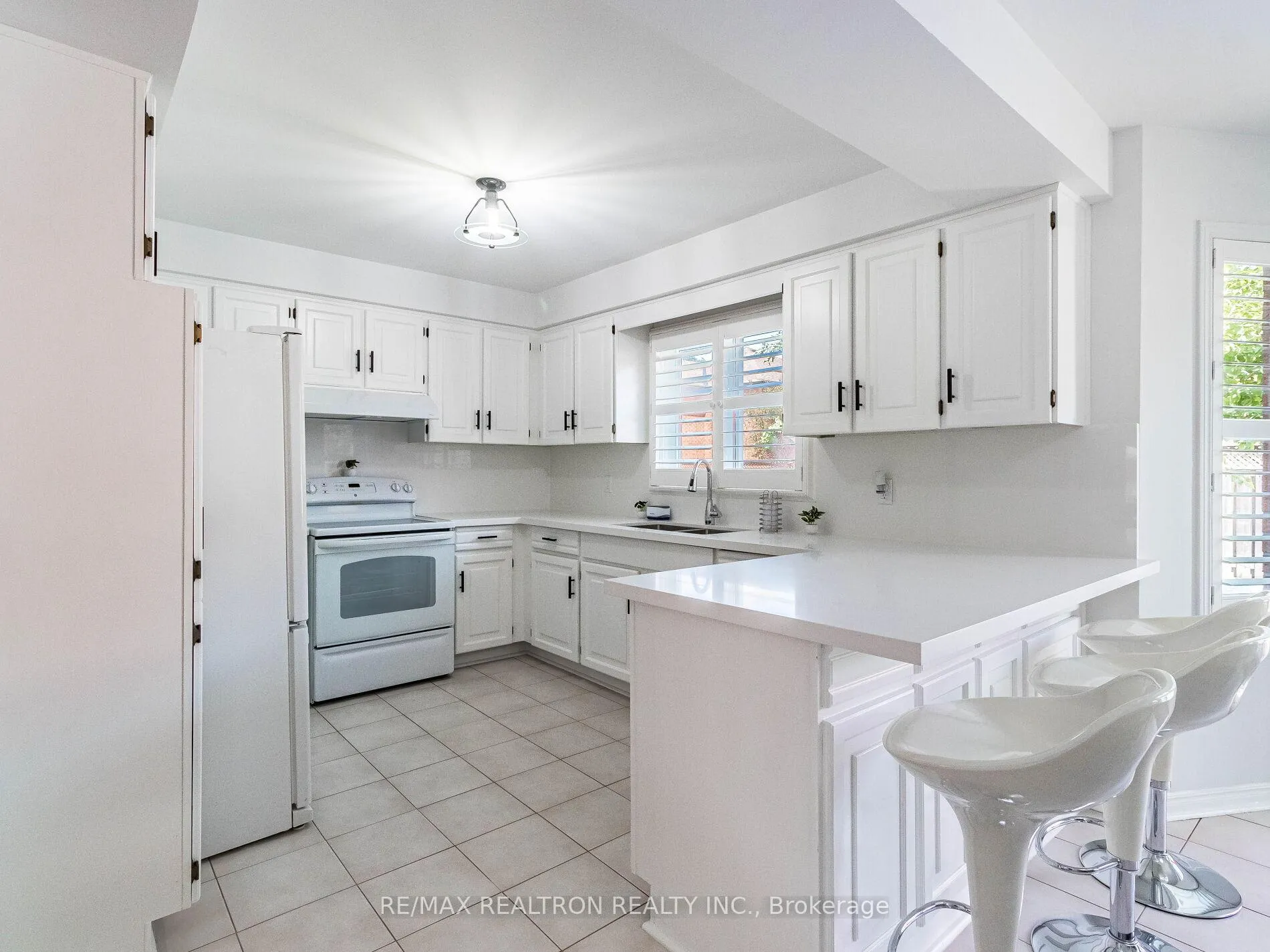 Photo 6 of 66 Nimbus Place, Vaughan, East Woodbridge — HOMEH