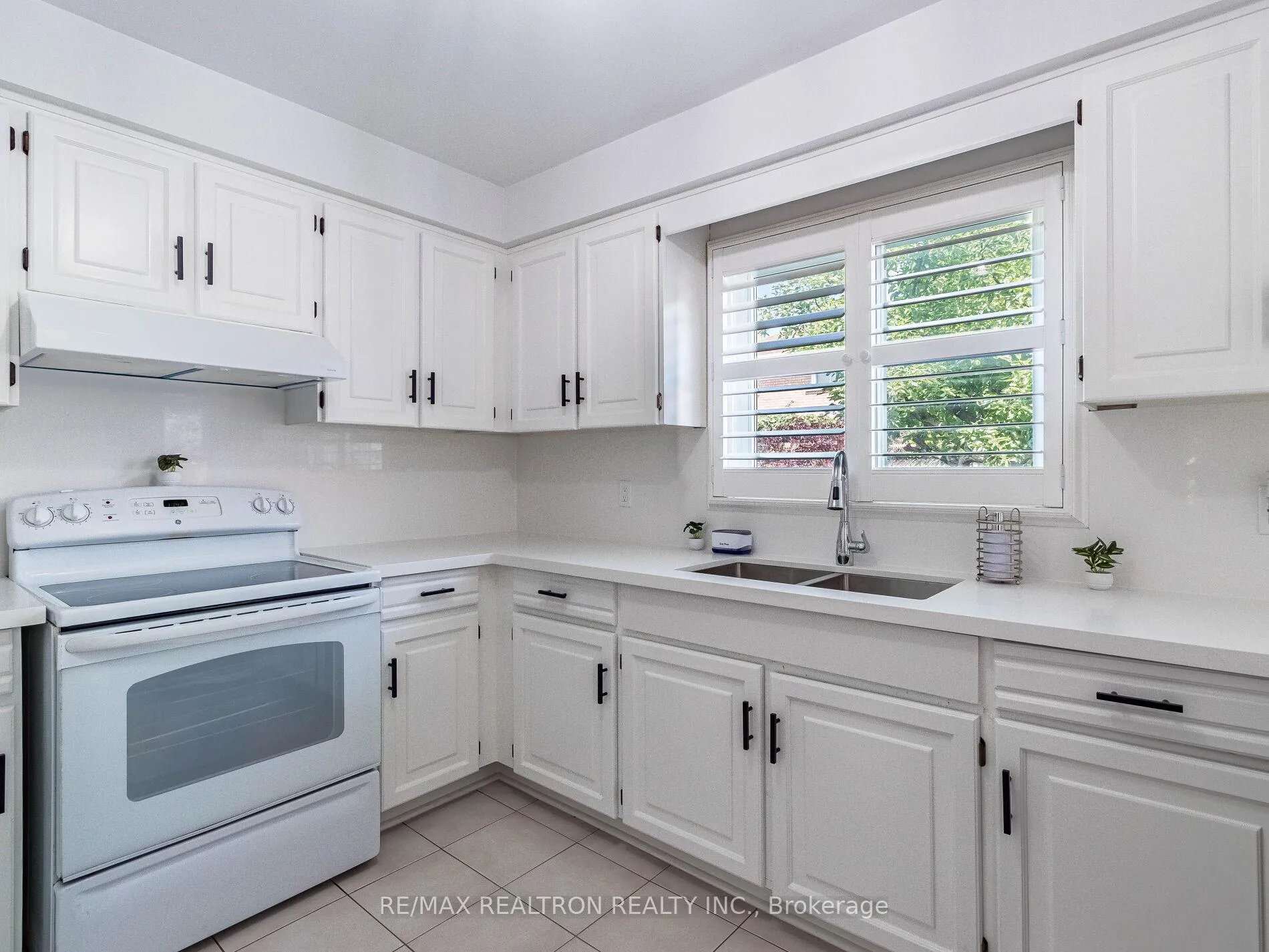 Photo 7 of 66 Nimbus Place, Vaughan, East Woodbridge — HOMEH