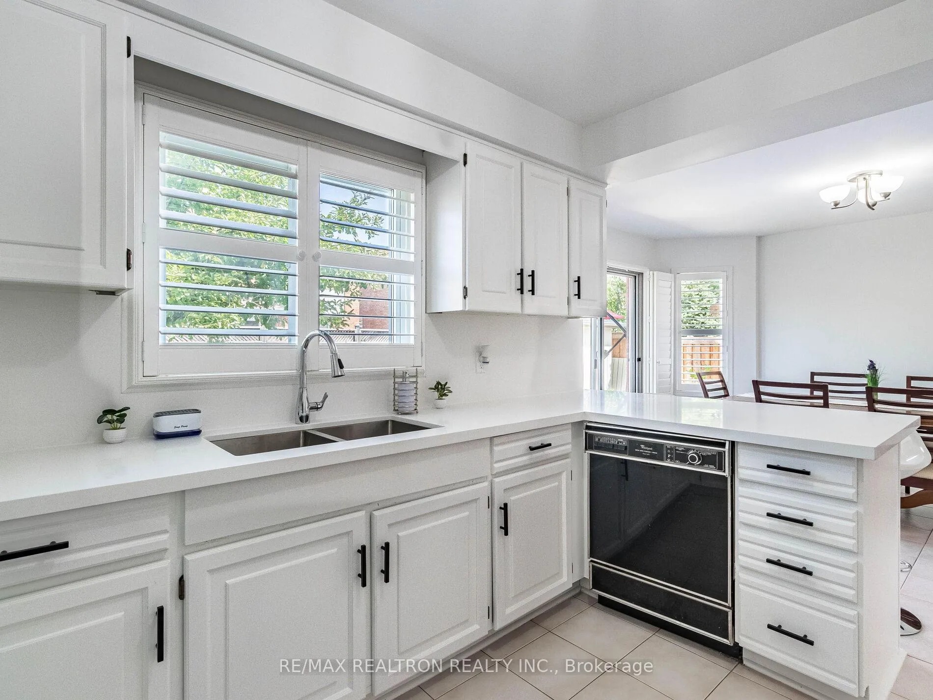 Photo 8 of 66 Nimbus Place, Vaughan, East Woodbridge — HOMEH