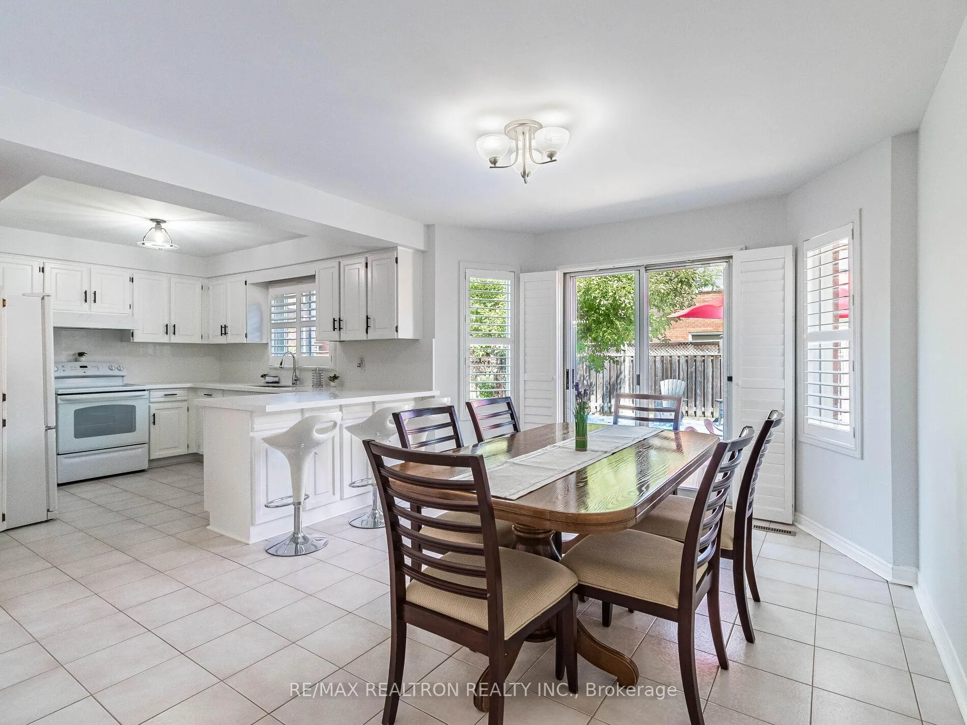 Photo 10 of 66 Nimbus Place, Vaughan, East Woodbridge — HOMEH