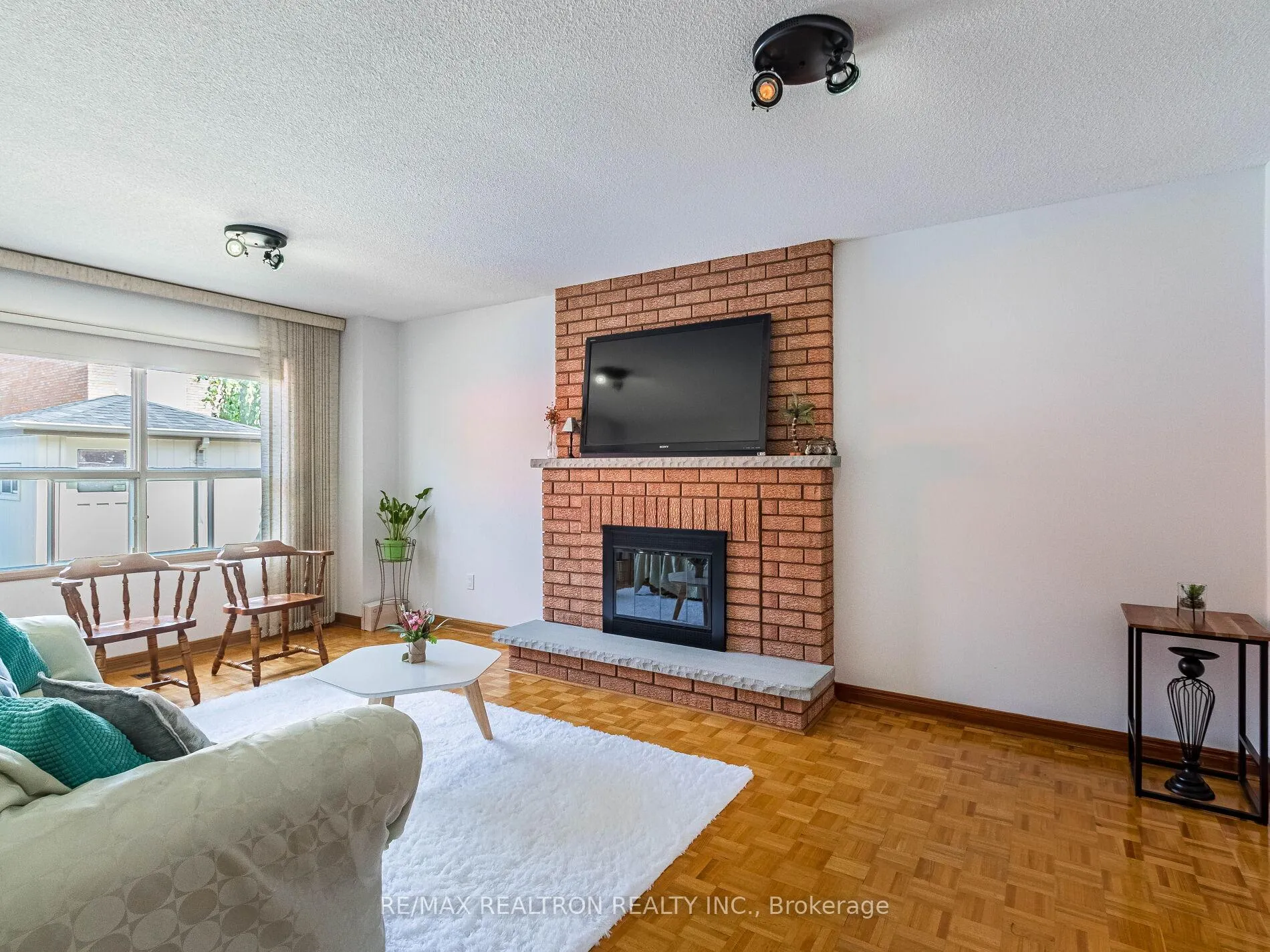 Photo 11 of 66 Nimbus Place, Vaughan, East Woodbridge — HOMEH