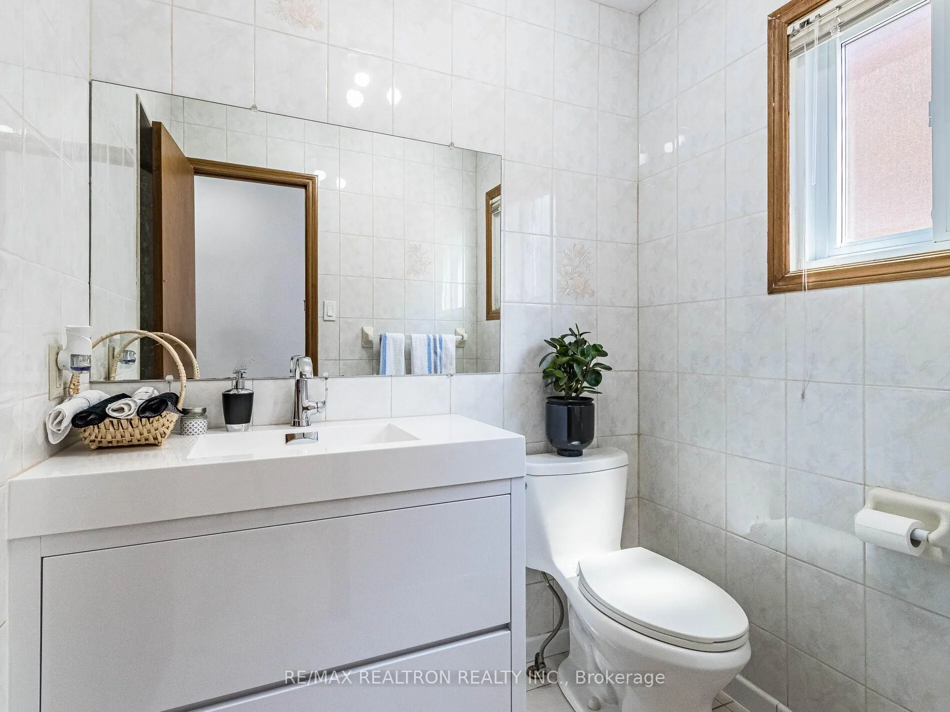 Photo 12 of 66 Nimbus Place, Vaughan, East Woodbridge — HOMEH