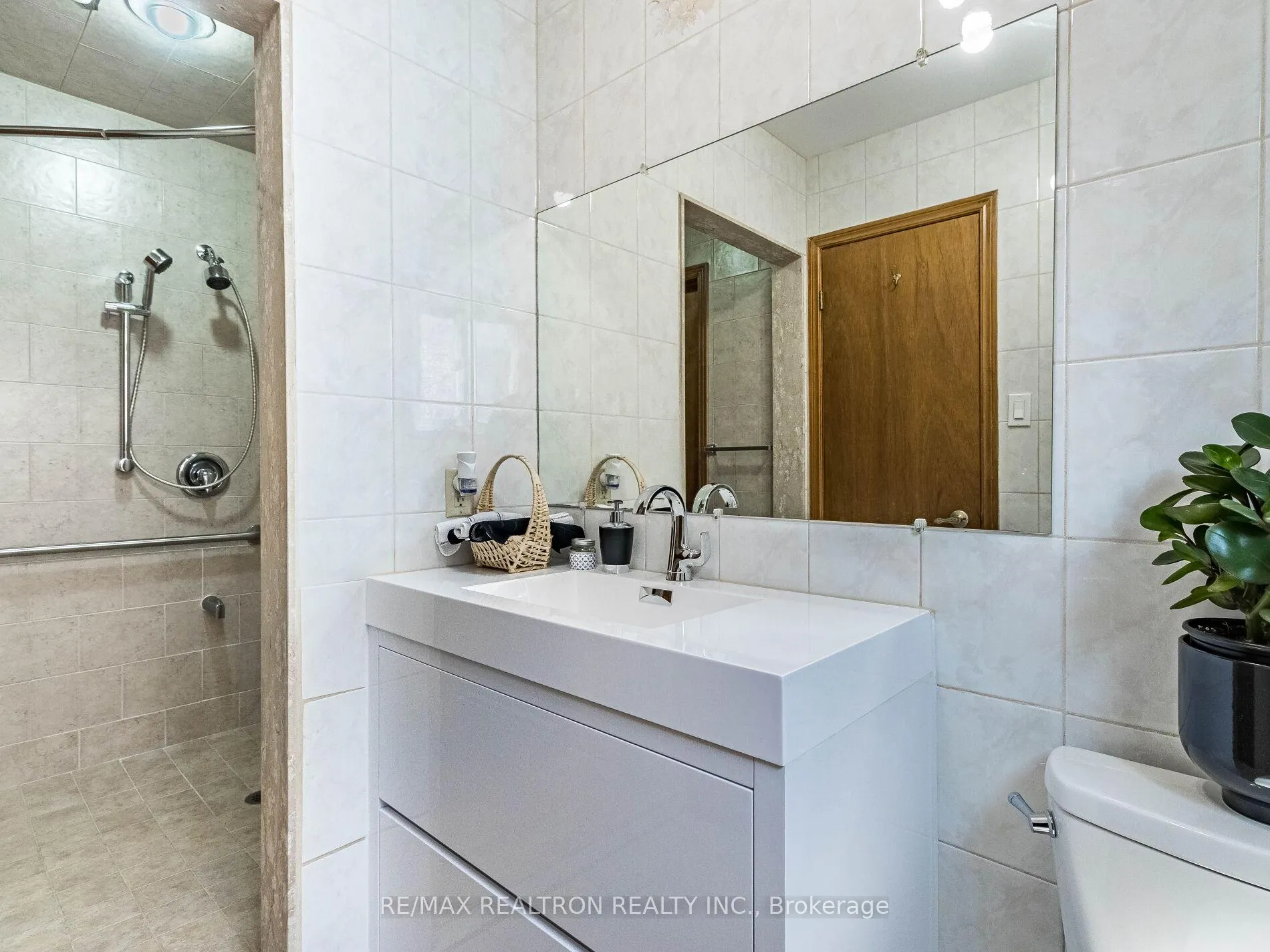 Photo 13 of 66 Nimbus Place, Vaughan, East Woodbridge — HOMEH