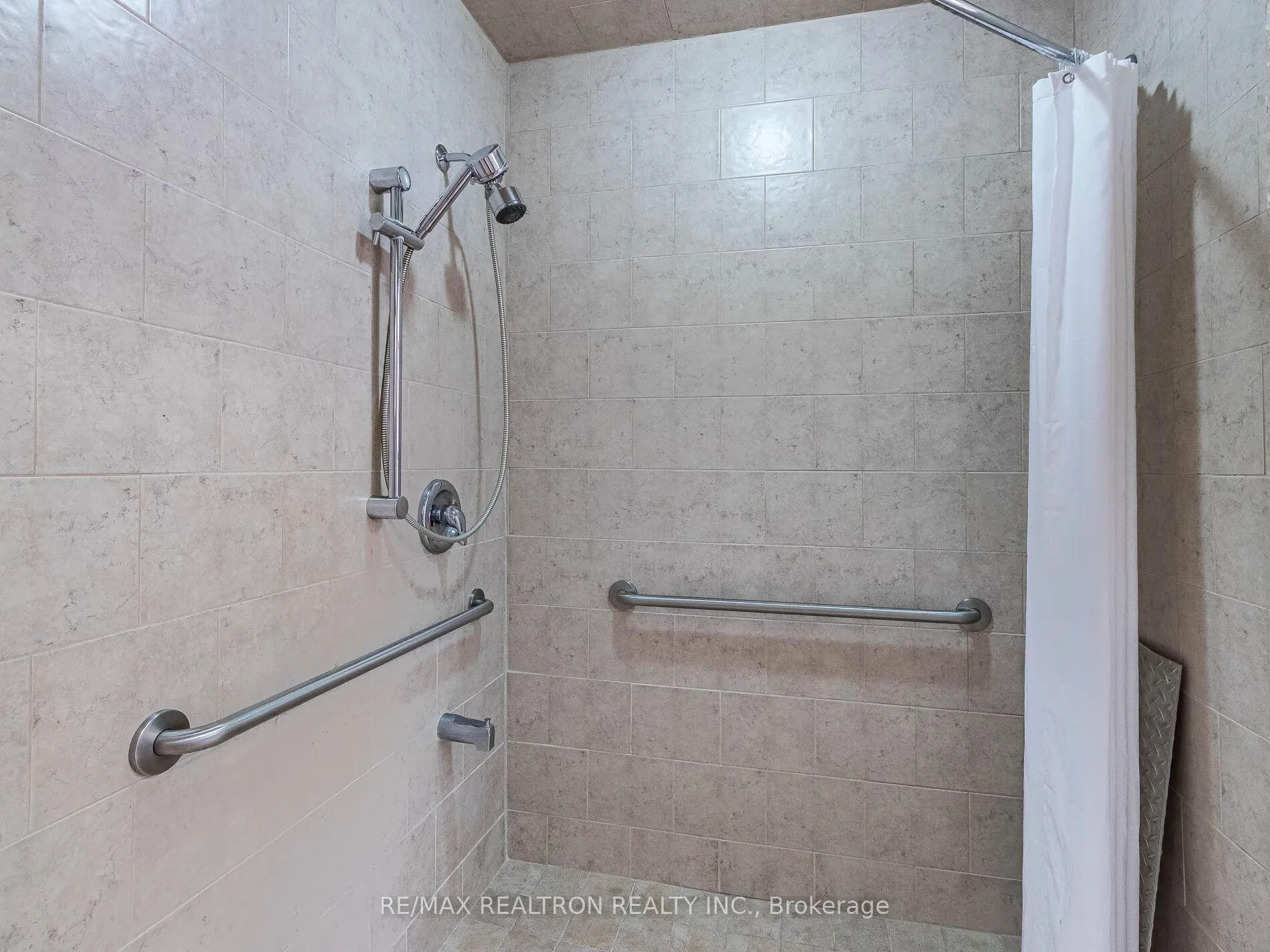 Photo 14 of 66 Nimbus Place, Vaughan, East Woodbridge — HOMEH