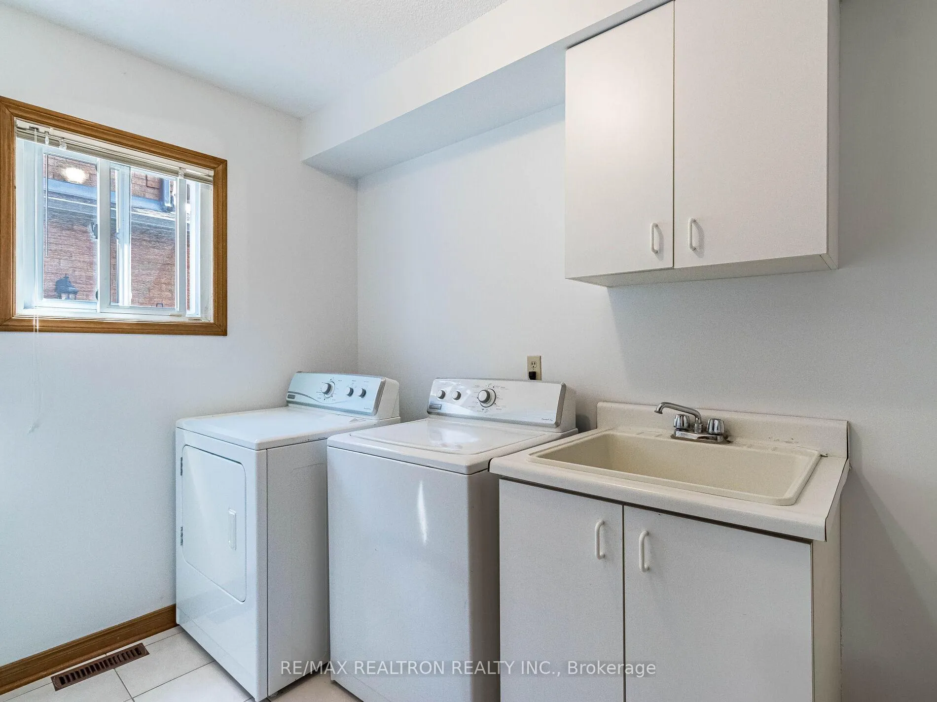 Photo 15 of 66 Nimbus Place, Vaughan, East Woodbridge — HOMEH