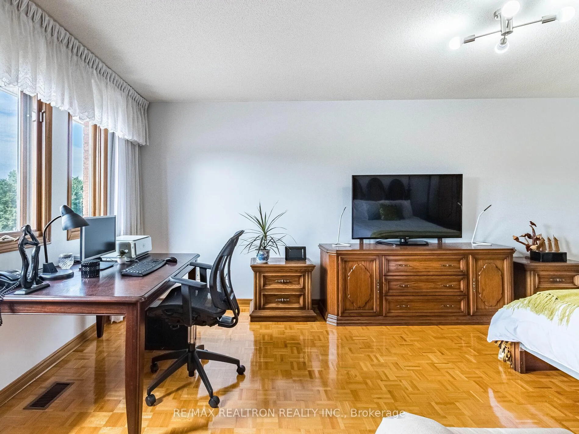Photo 17 of 66 Nimbus Place, Vaughan, East Woodbridge — HOMEH