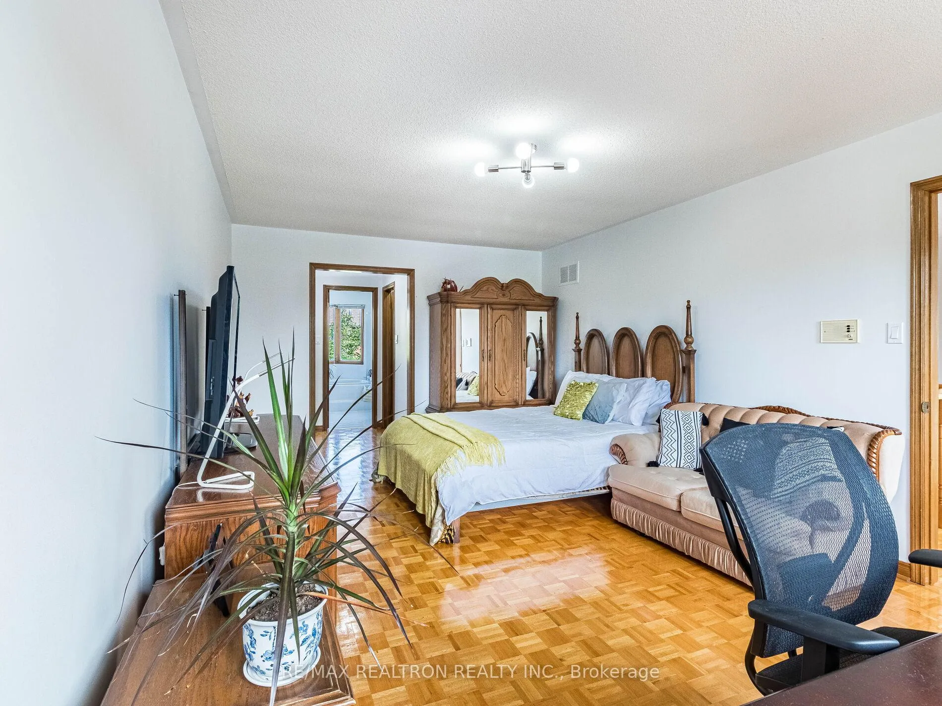 Photo 19 of 66 Nimbus Place, Vaughan, East Woodbridge — HOMEH
