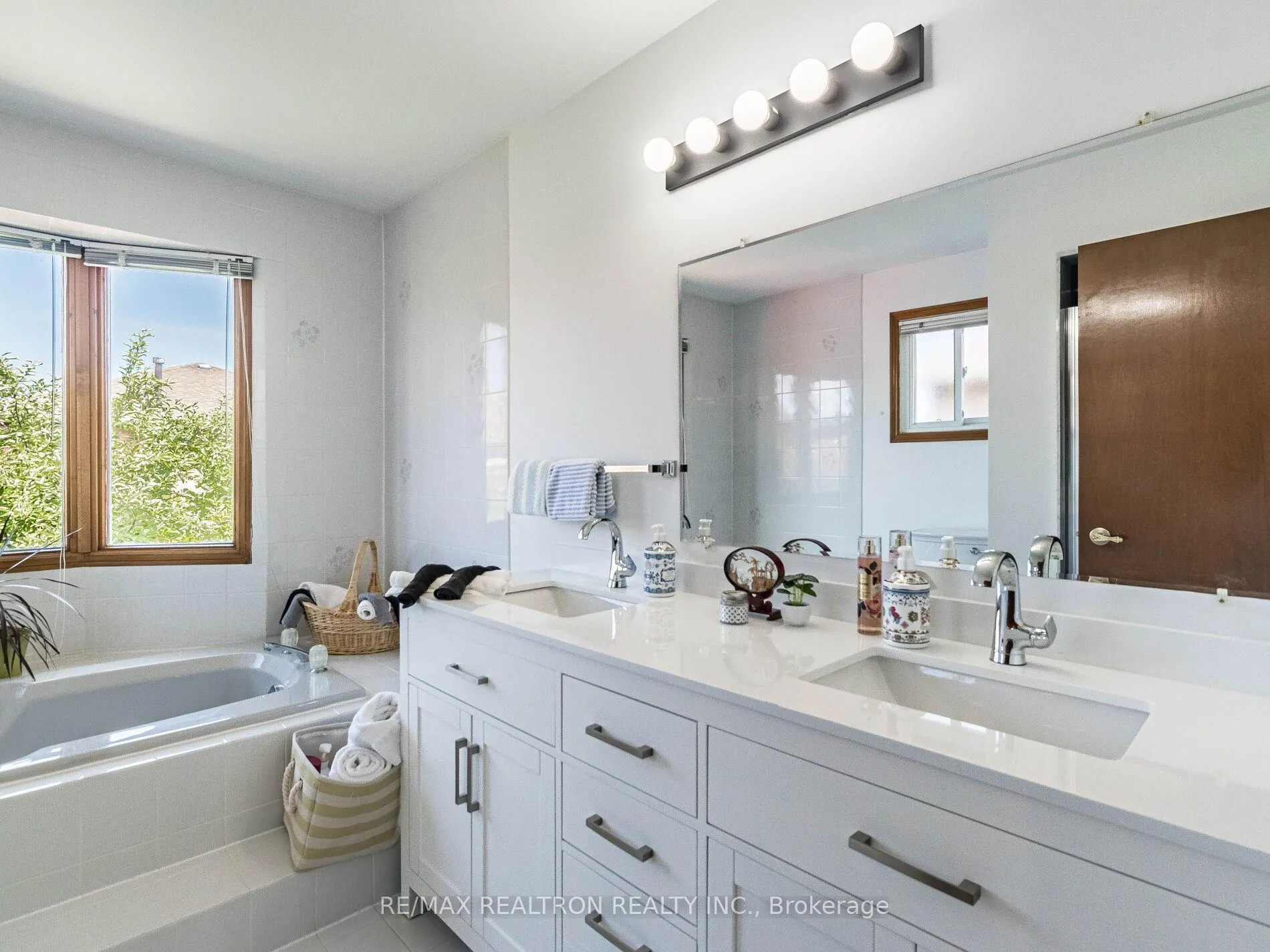 Photo 21 of 66 Nimbus Place, Vaughan, East Woodbridge — HOMEH