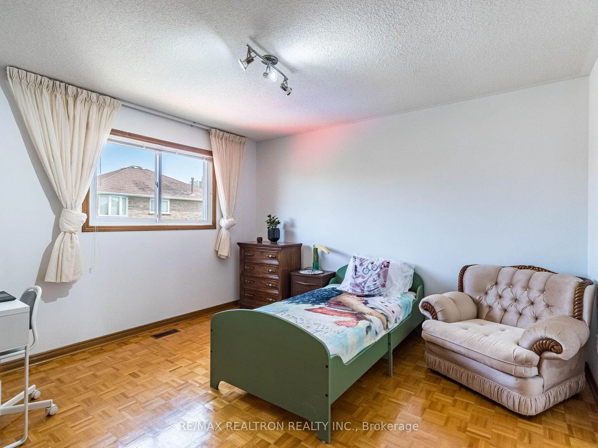 Photo 27 of 66 Nimbus Place, Vaughan, East Woodbridge — HOMEH
