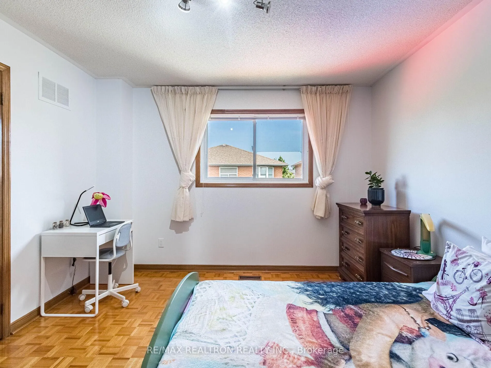 Photo 28 of 66 Nimbus Place, Vaughan, East Woodbridge — HOMEH