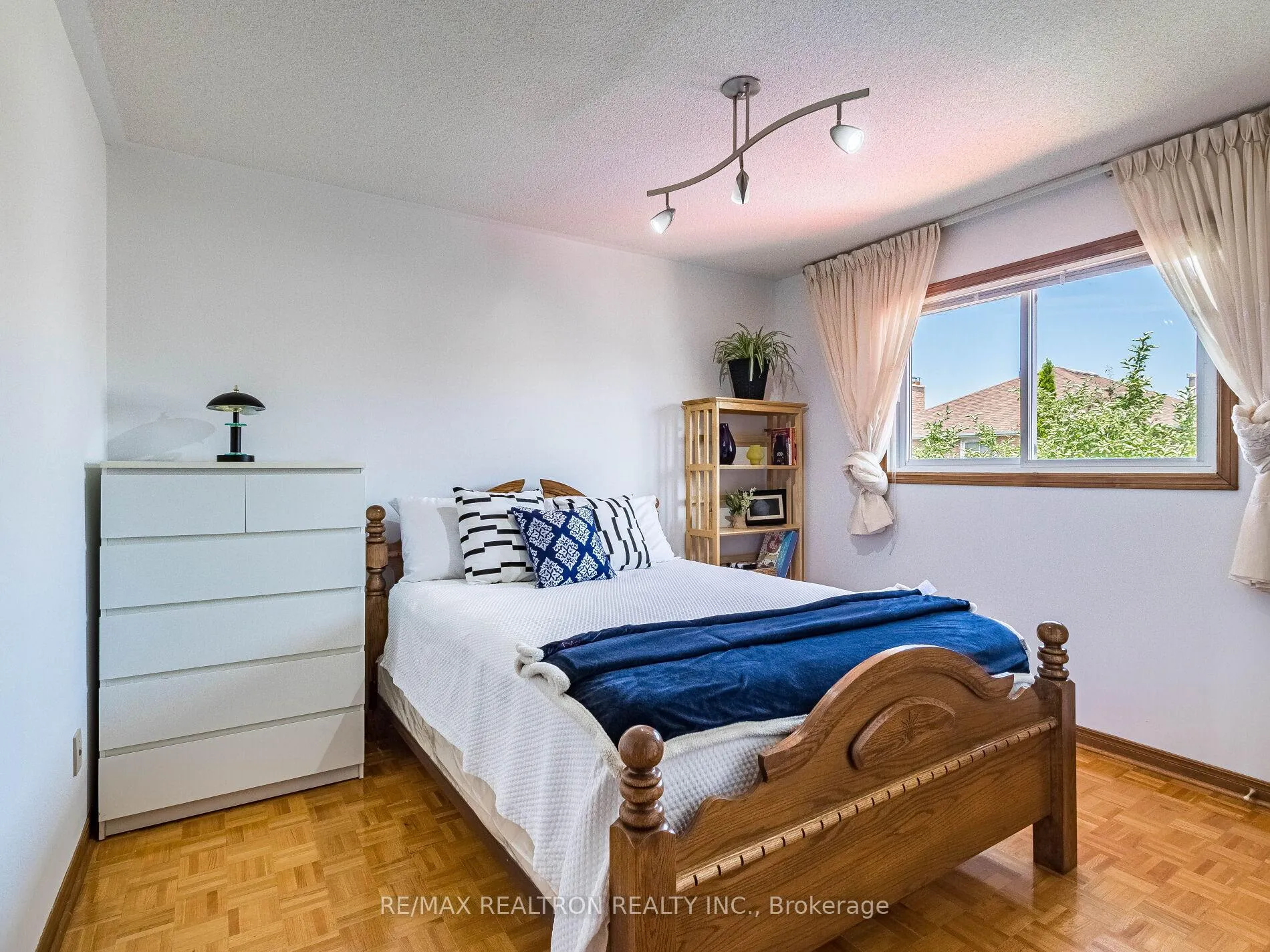 Photo 29 of 66 Nimbus Place, Vaughan, East Woodbridge — HOMEH