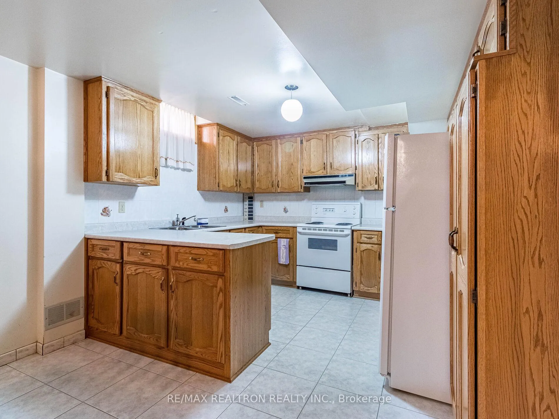 Photo 33 of 66 Nimbus Place, Vaughan, East Woodbridge — HOMEH