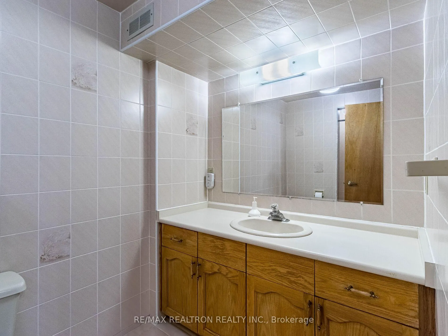 Photo 37 of 66 Nimbus Place, Vaughan, East Woodbridge — HOMEH