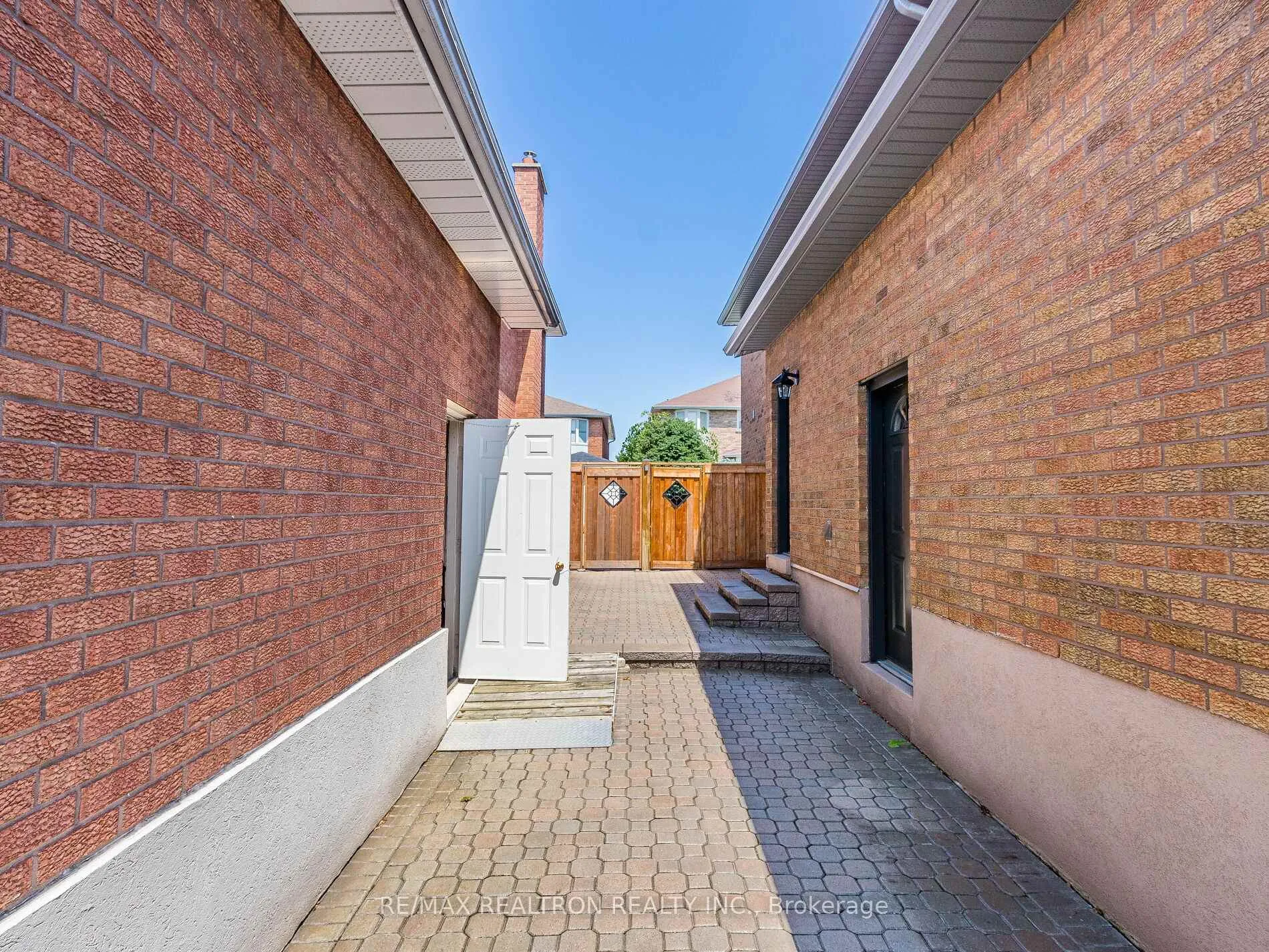 Photo 40 of 66 Nimbus Place, Vaughan, East Woodbridge — HOMEH