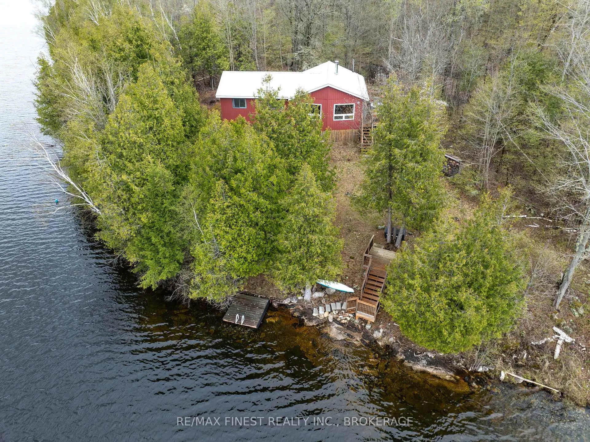 Front of 1407 St Andrews Lake Lane S
