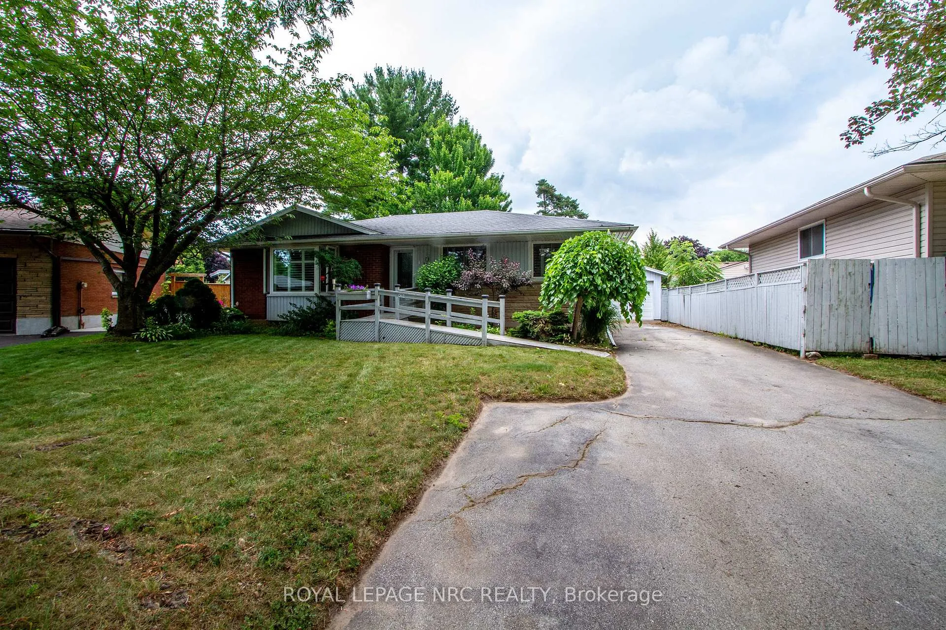 Photo 2 of 4204 Linwood Crescent, Niagara Falls, Morrison — HOMEH
