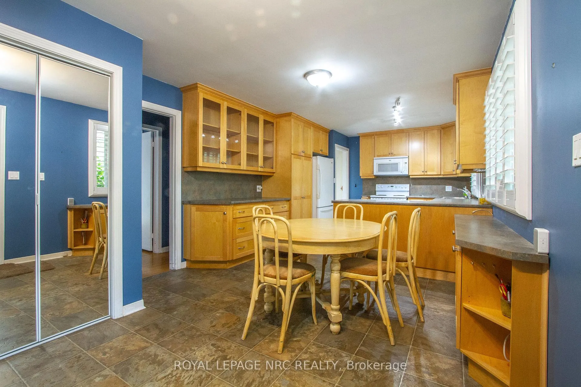 Photo 4 of 4204 Linwood Crescent, Niagara Falls, Morrison — HOMEH