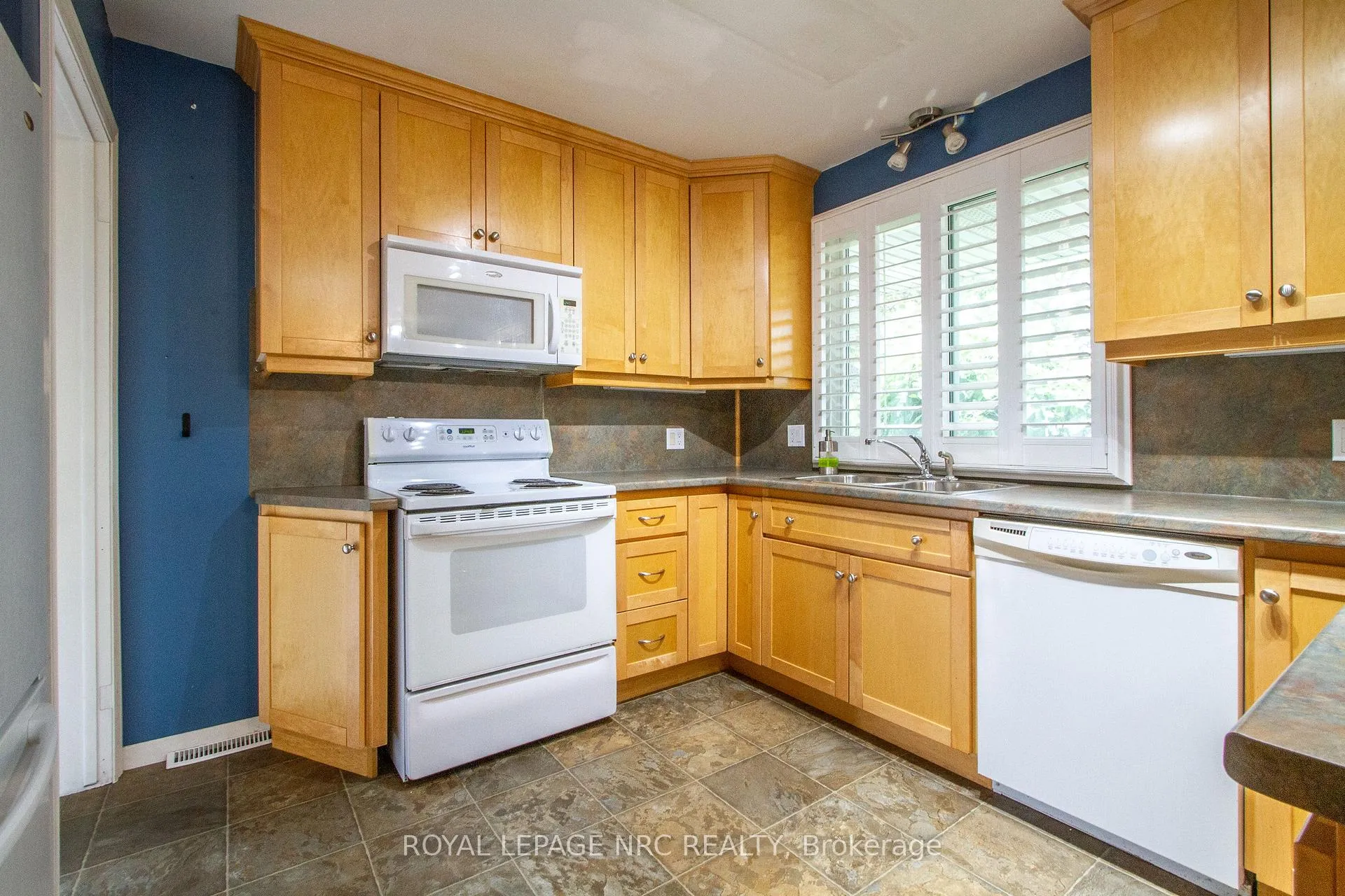 Photo 5 of 4204 Linwood Crescent, Niagara Falls, Morrison — HOMEH