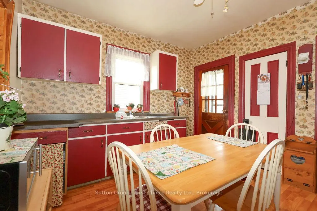 Photo 4 of 26 Mowat Street, Stratford — HOMEH