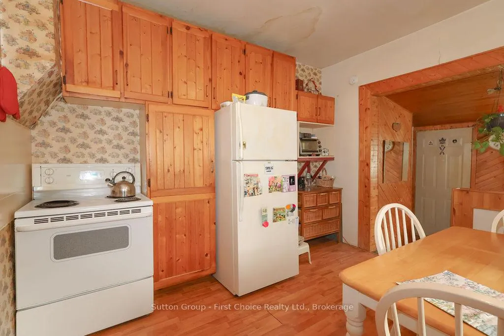 Photo 5 of 26 Mowat Street, Stratford — HOMEH