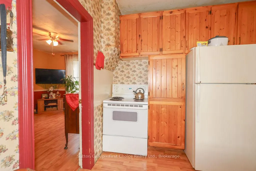 Photo 6 of 26 Mowat Street, Stratford — HOMEH