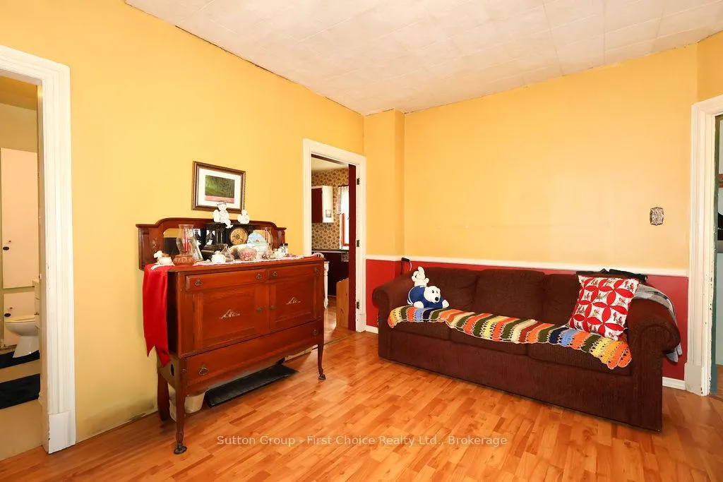 Photo 8 of 26 Mowat Street, Stratford — HOMEH