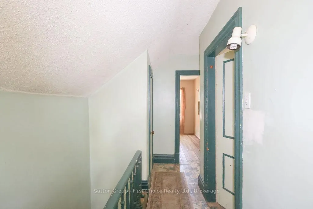 Photo 14 of 26 Mowat Street, Stratford — HOMEH