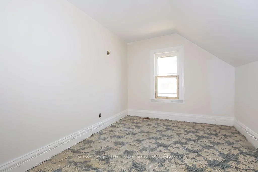 Photo 15 of 26 Mowat Street, Stratford — HOMEH