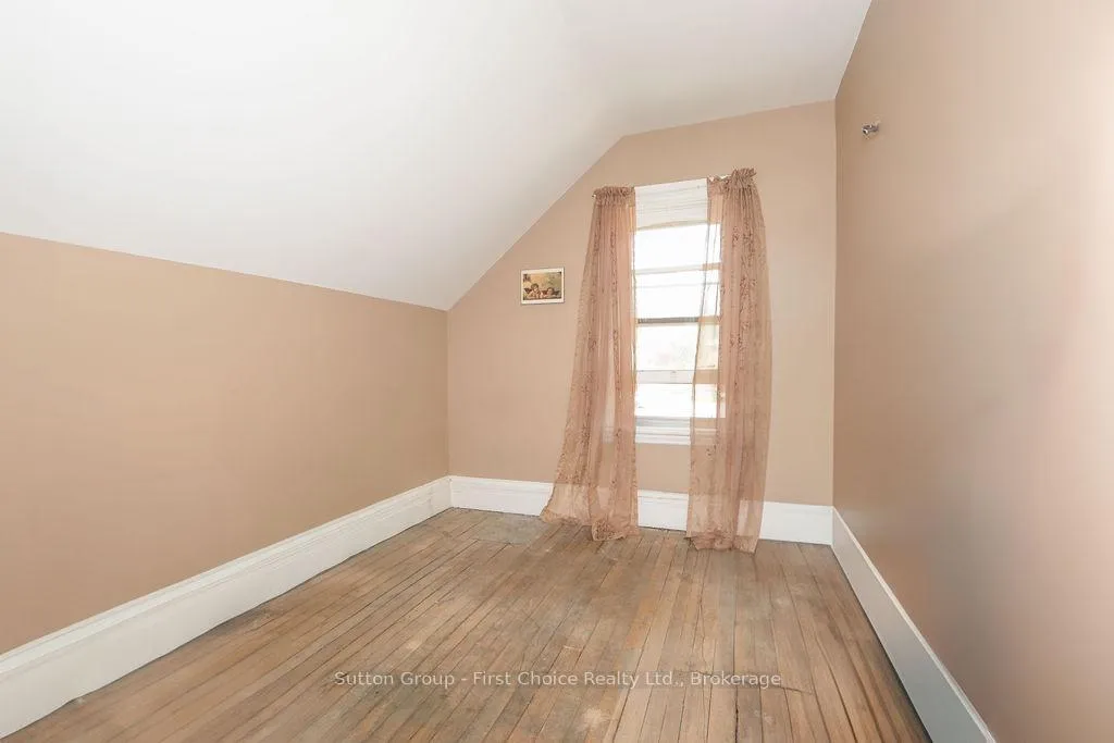 Photo 18 of 26 Mowat Street, Stratford — HOMEH