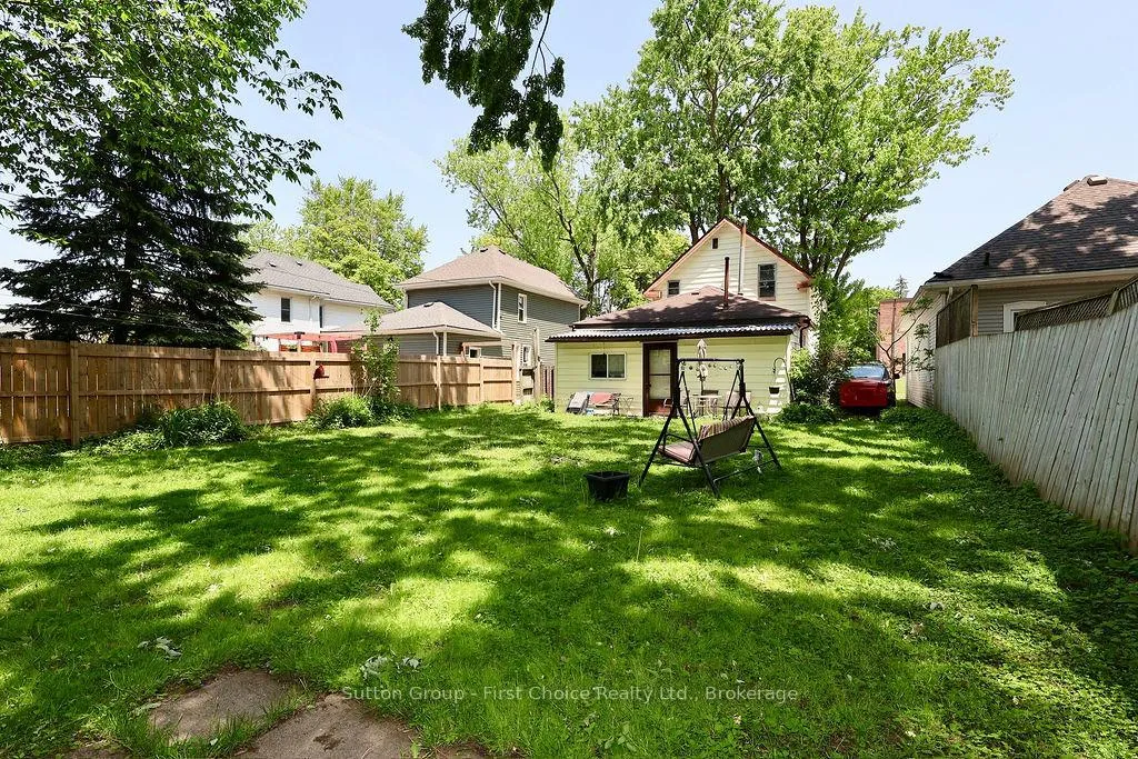 Photo 21 of 26 Mowat Street, Stratford — HOMEH