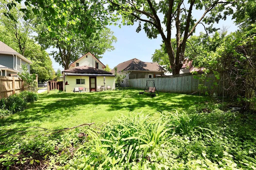 Photo 23 of 26 Mowat Street, Stratford — HOMEH