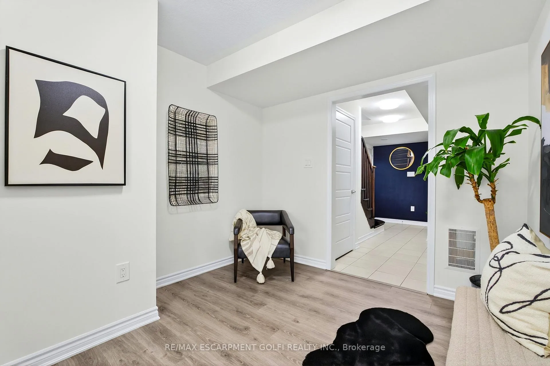 Photo 4 of Unit 57, 22 Spring Creek Drive, Hamilton, Waterdown — HOMEH