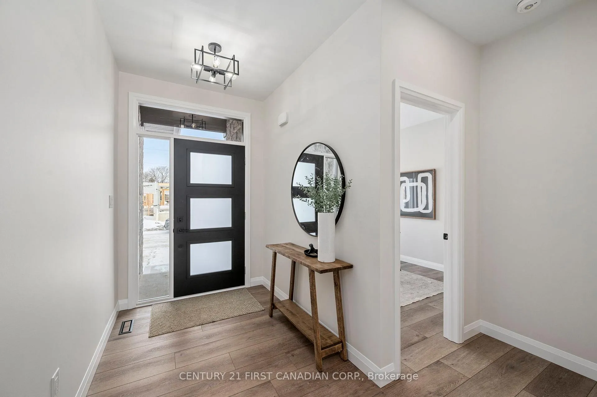 Photo 3 of Unit 5, 32 Postma Crescent, North Middlesex, Alisa Craig — HOMEH