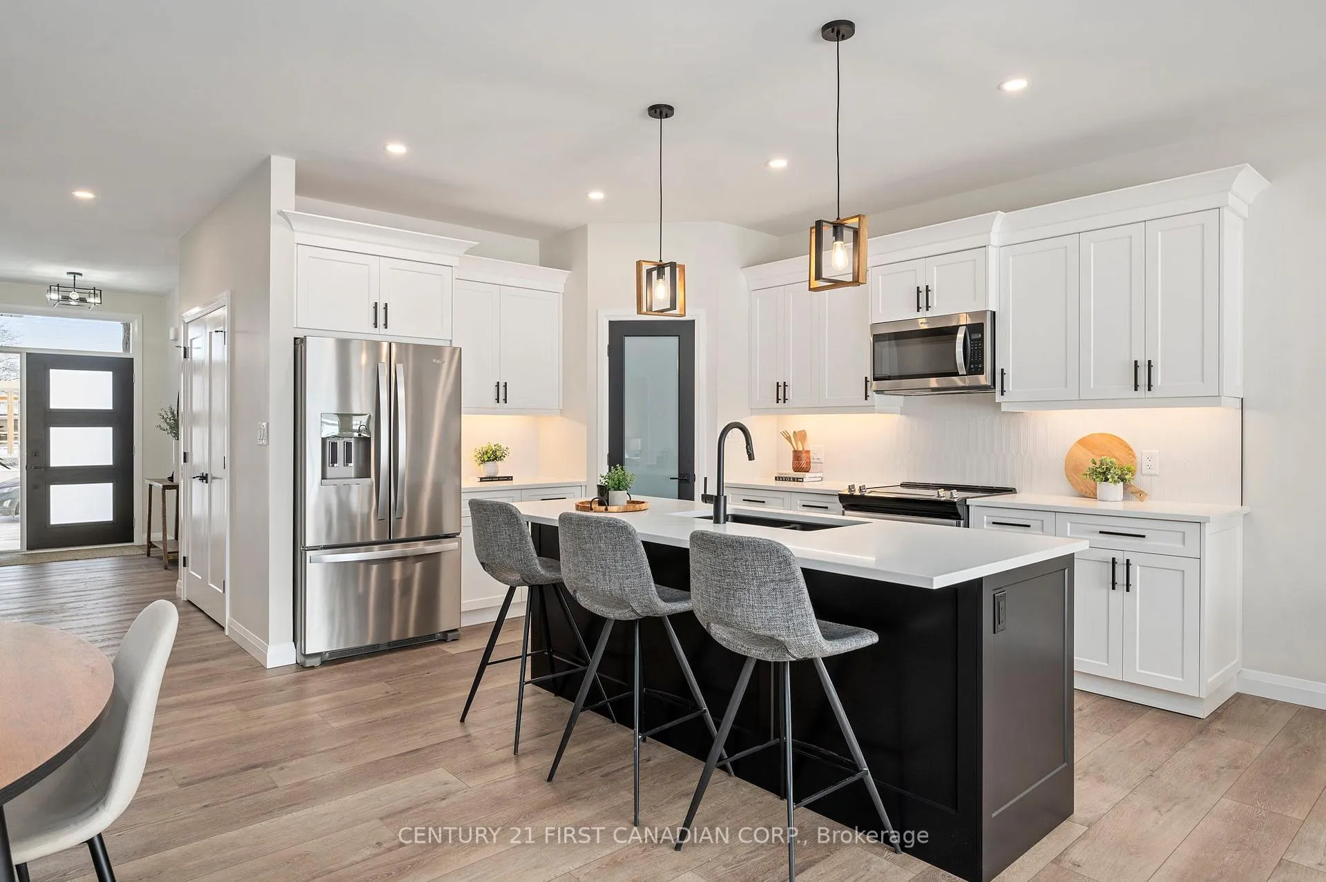 Photo 7 of Unit 5, 32 Postma Crescent, North Middlesex, Alisa Craig — HOMEH