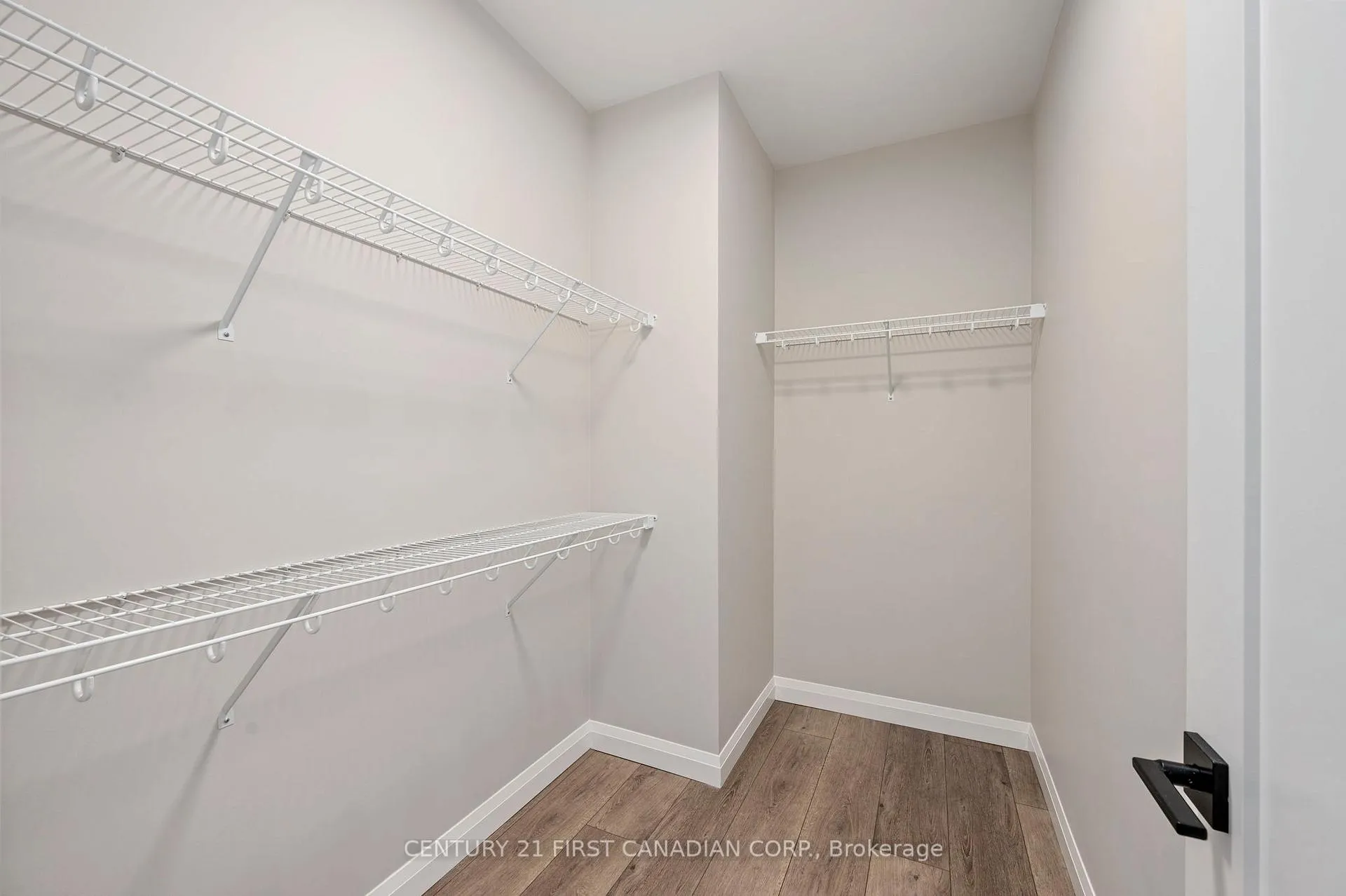 Photo 22 of Unit 5, 32 Postma Crescent, North Middlesex, Alisa Craig — HOMEH