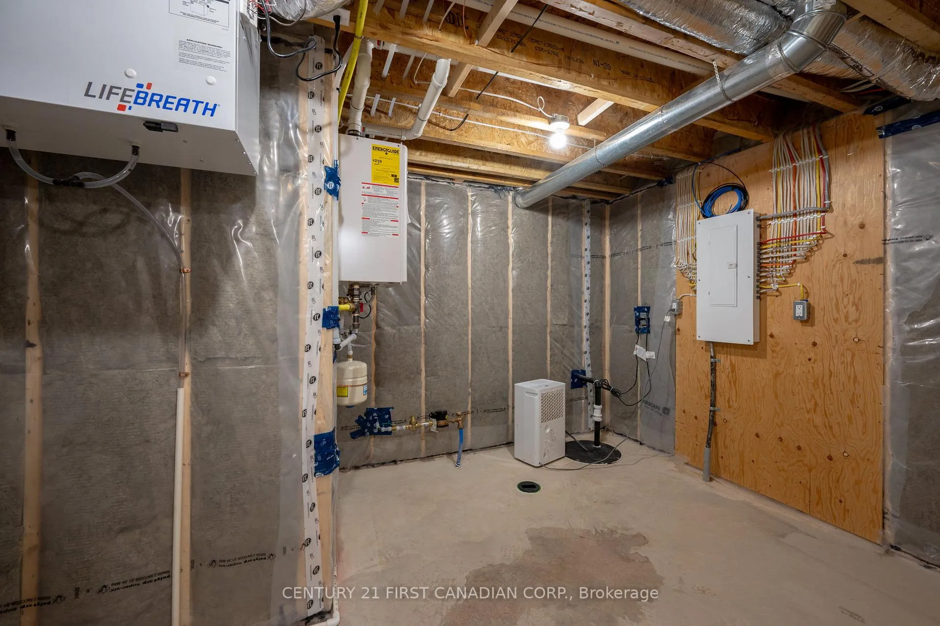 Photo 27 of Unit 5, 32 Postma Crescent, North Middlesex, Alisa Craig — HOMEH