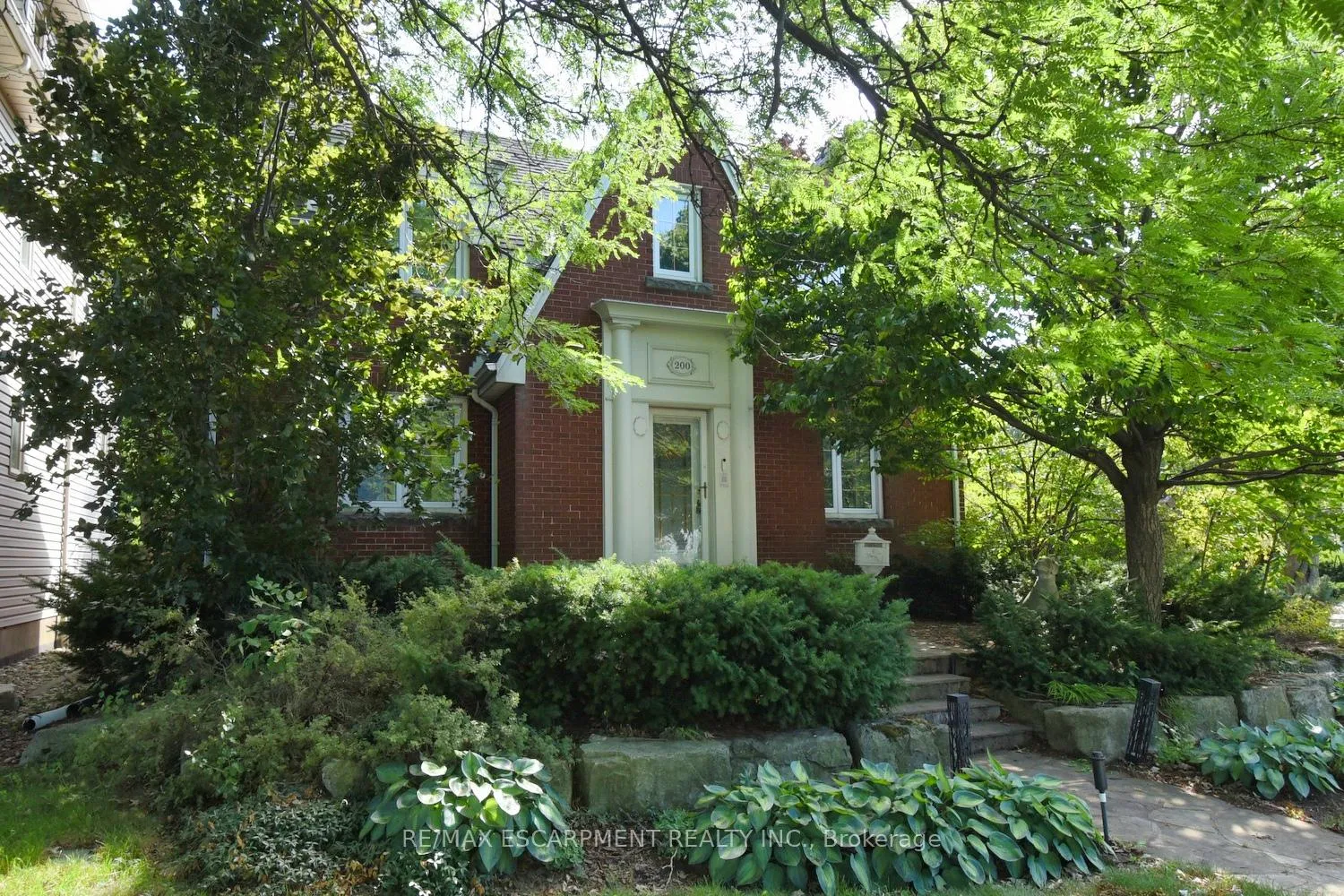 Photo 2 of 200 Concession Street, Hamilton, Centremount — HOMEH