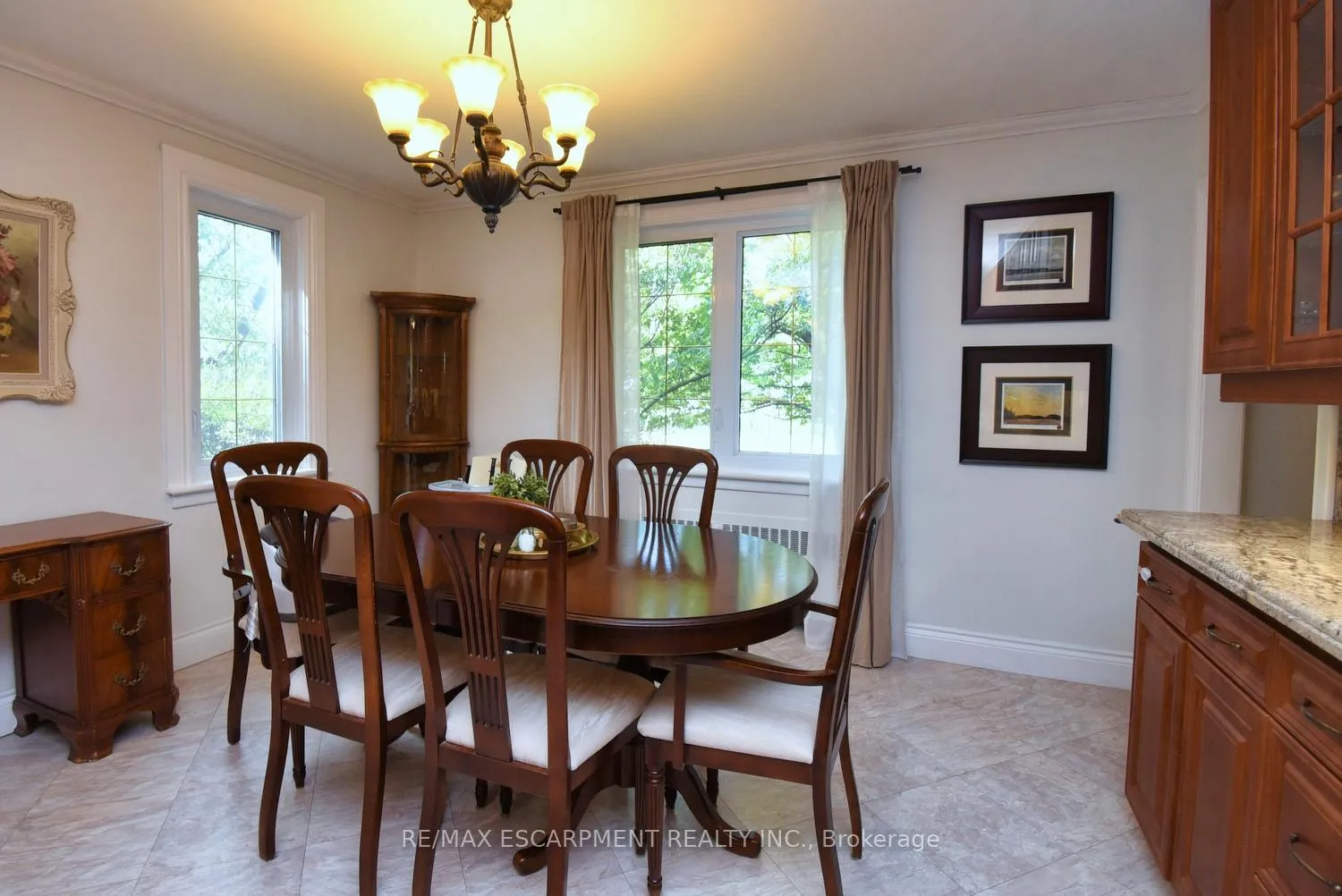 Photo 9 of 200 Concession Street, Hamilton, Centremount — HOMEH