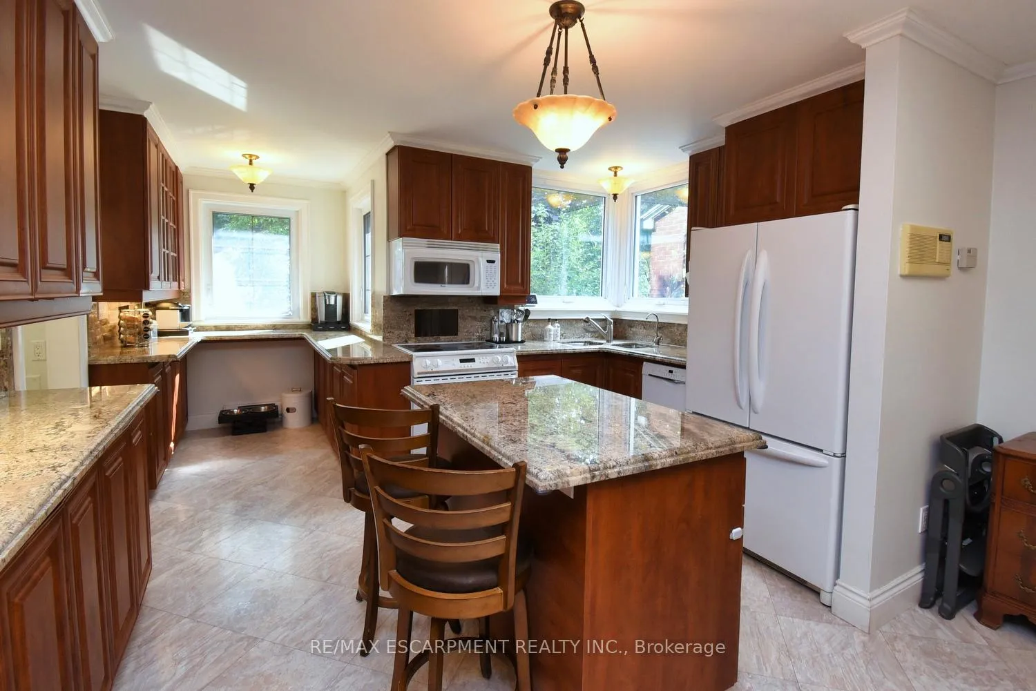 Photo 10 of 200 Concession Street, Hamilton, Centremount — HOMEH
