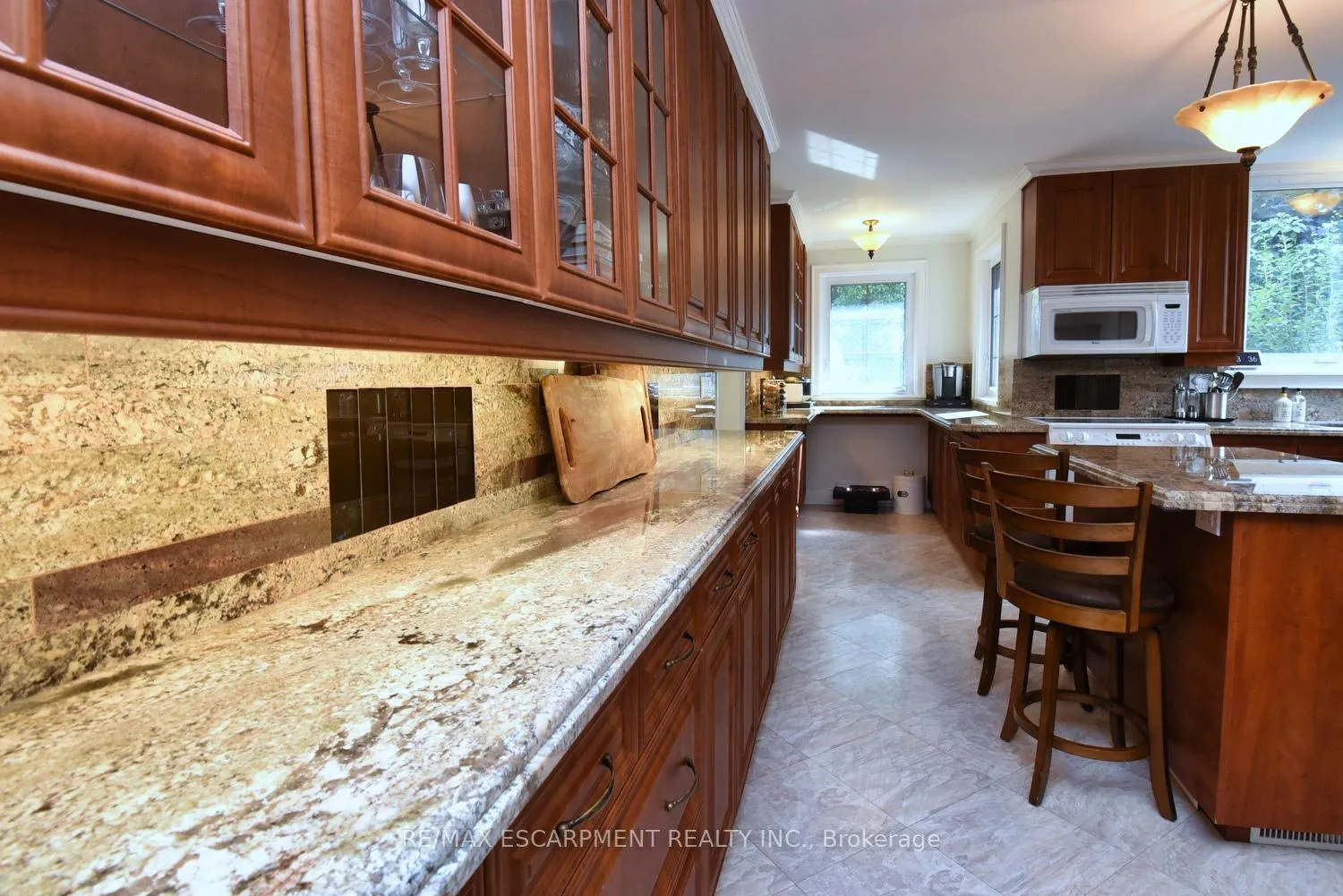 Photo 12 of 200 Concession Street, Hamilton, Centremount — HOMEH