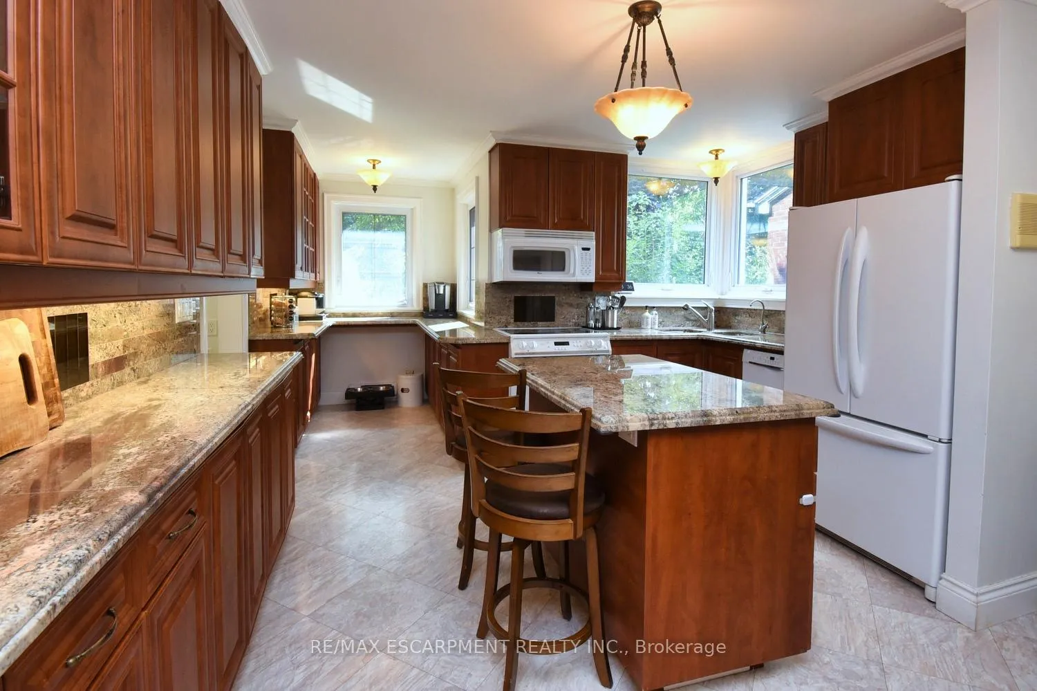 Photo 15 of 200 Concession Street, Hamilton, Centremount — HOMEH