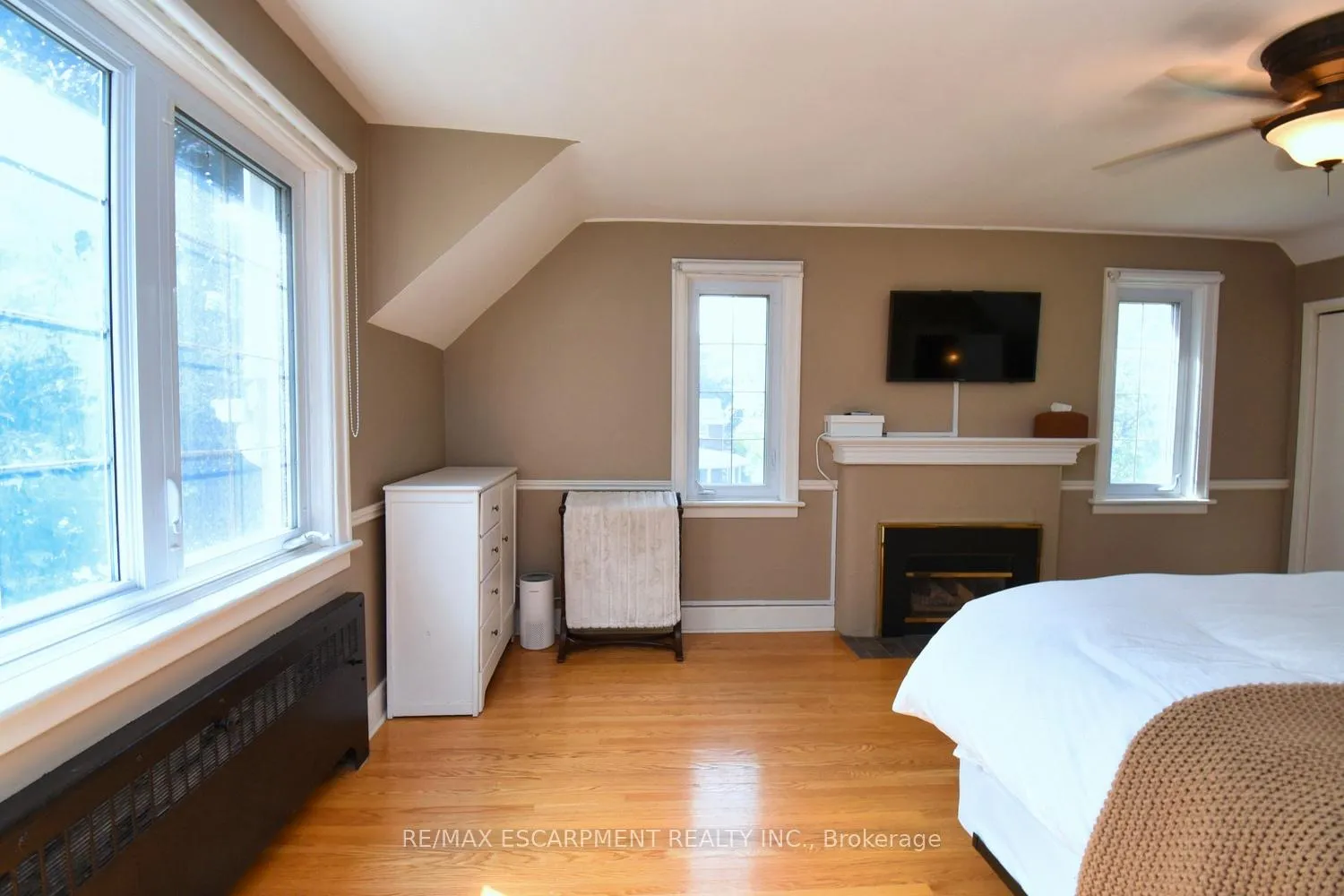Photo 18 of 200 Concession Street, Hamilton, Centremount — HOMEH