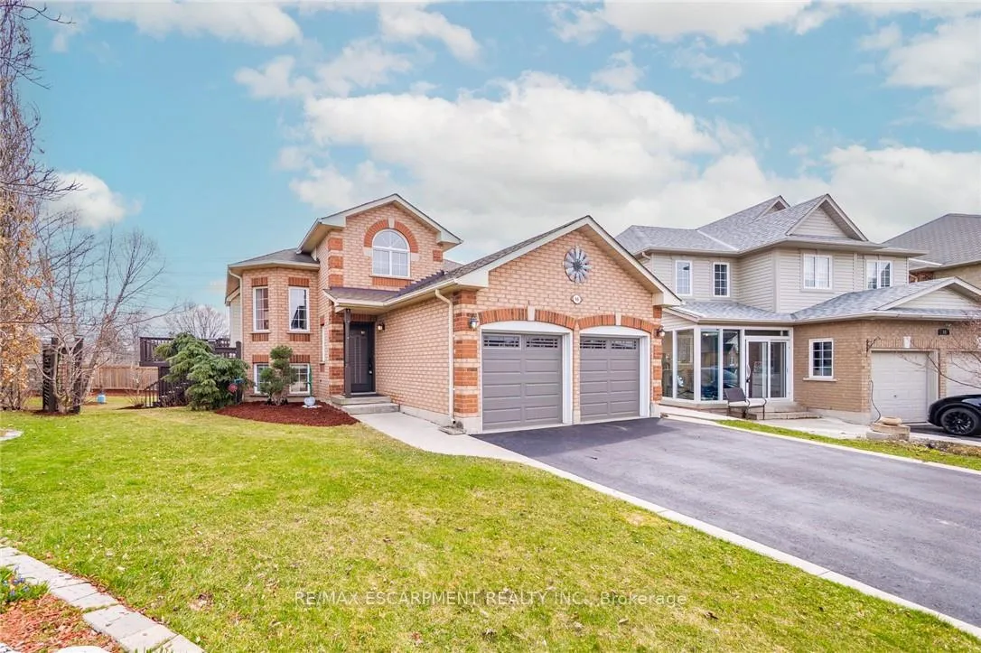 Photo 2 of 46 Pentland Road, Hamilton, Waterdown — HOMEH