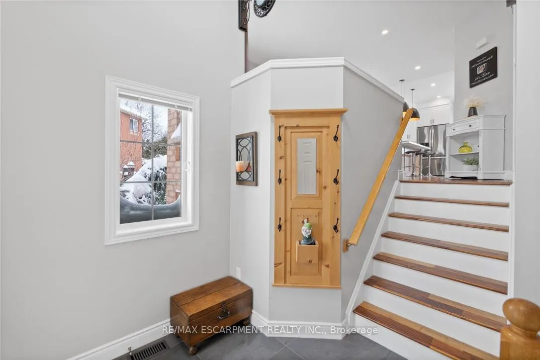 Photo 5 of 46 Pentland Road, Hamilton, Waterdown — HOMEH